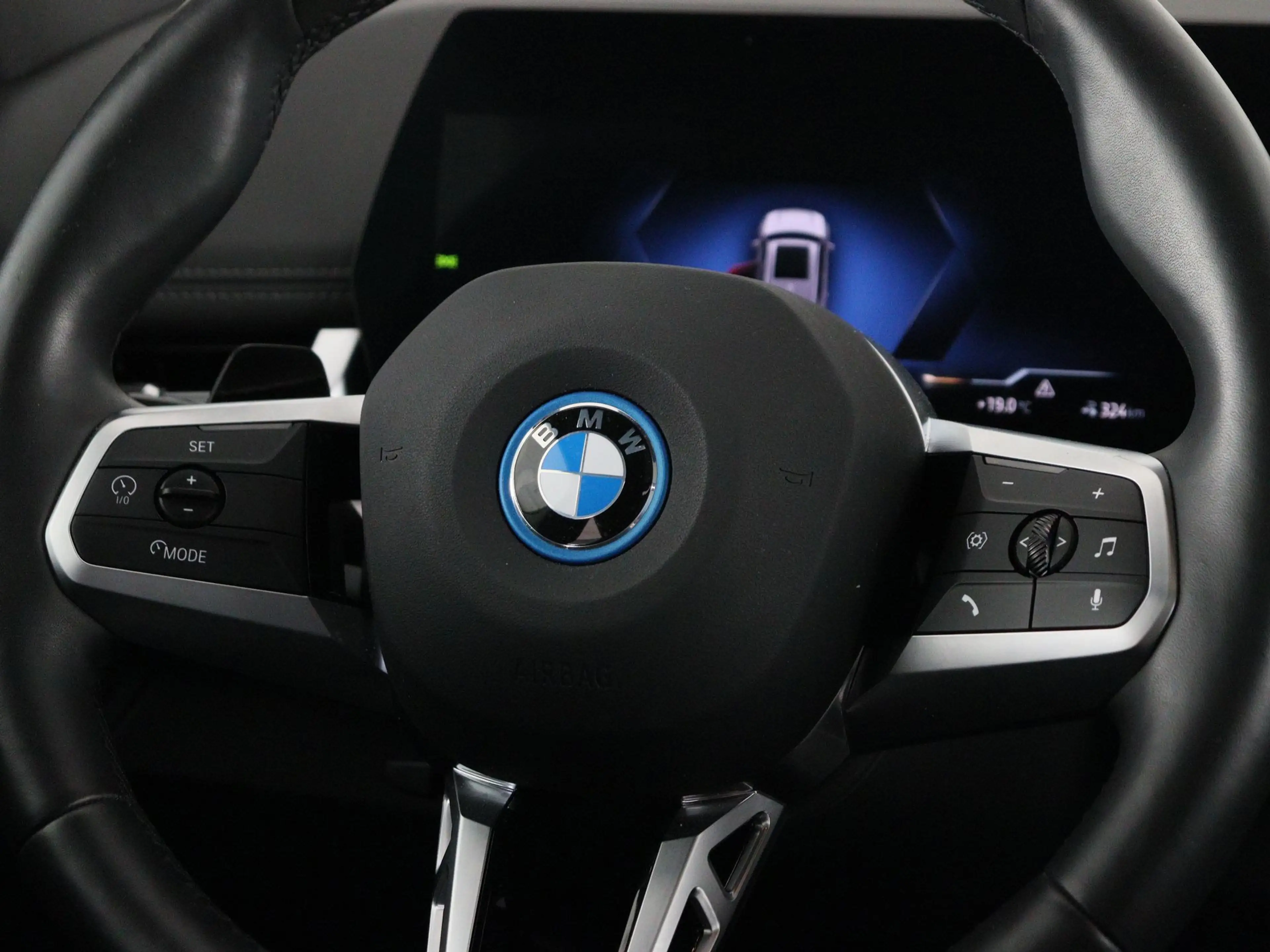 BMW iX1 eDrive20 M-Sport — photo 2