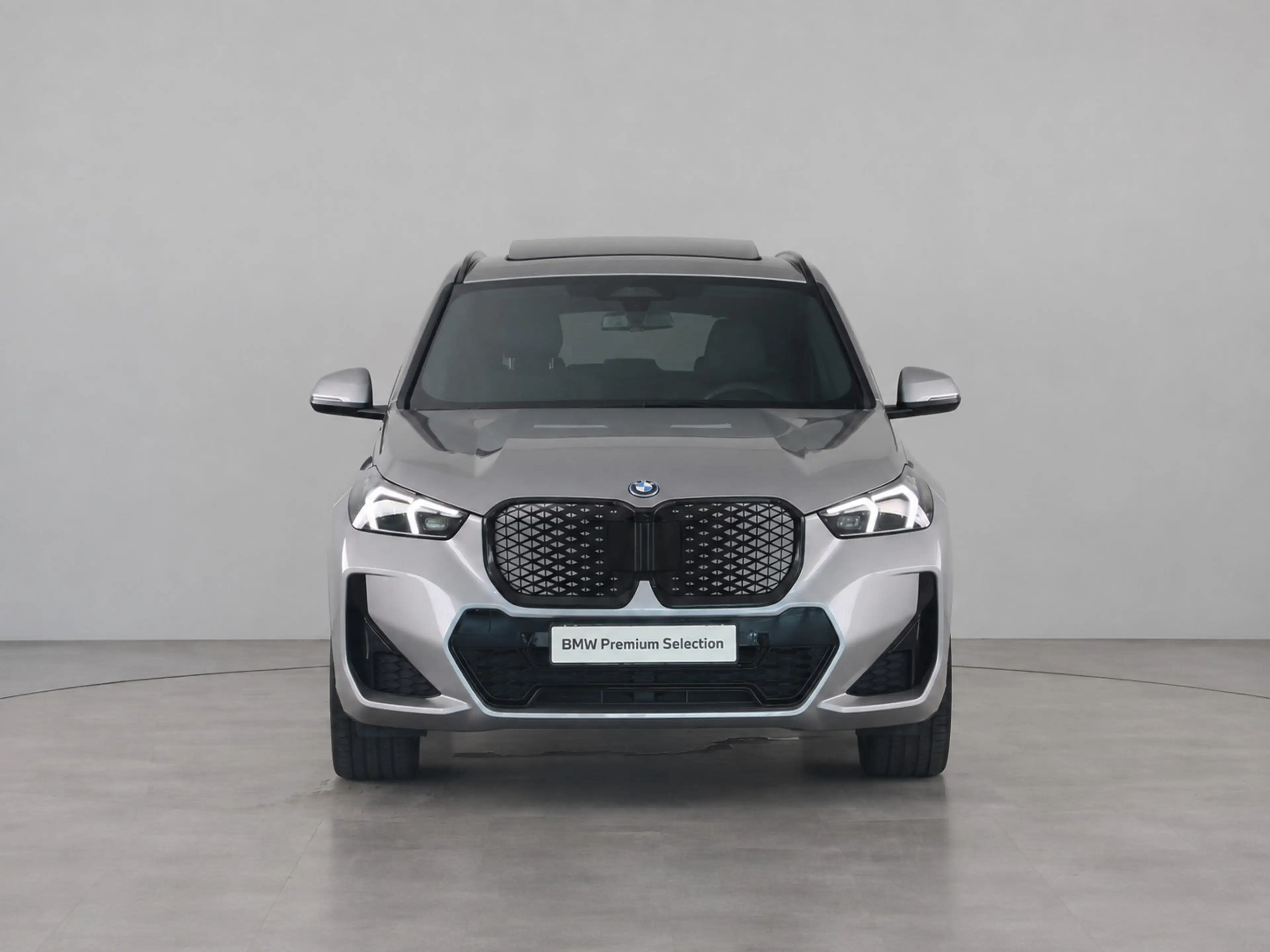BMW iX1 eDrive20 M-Sport — photo 8