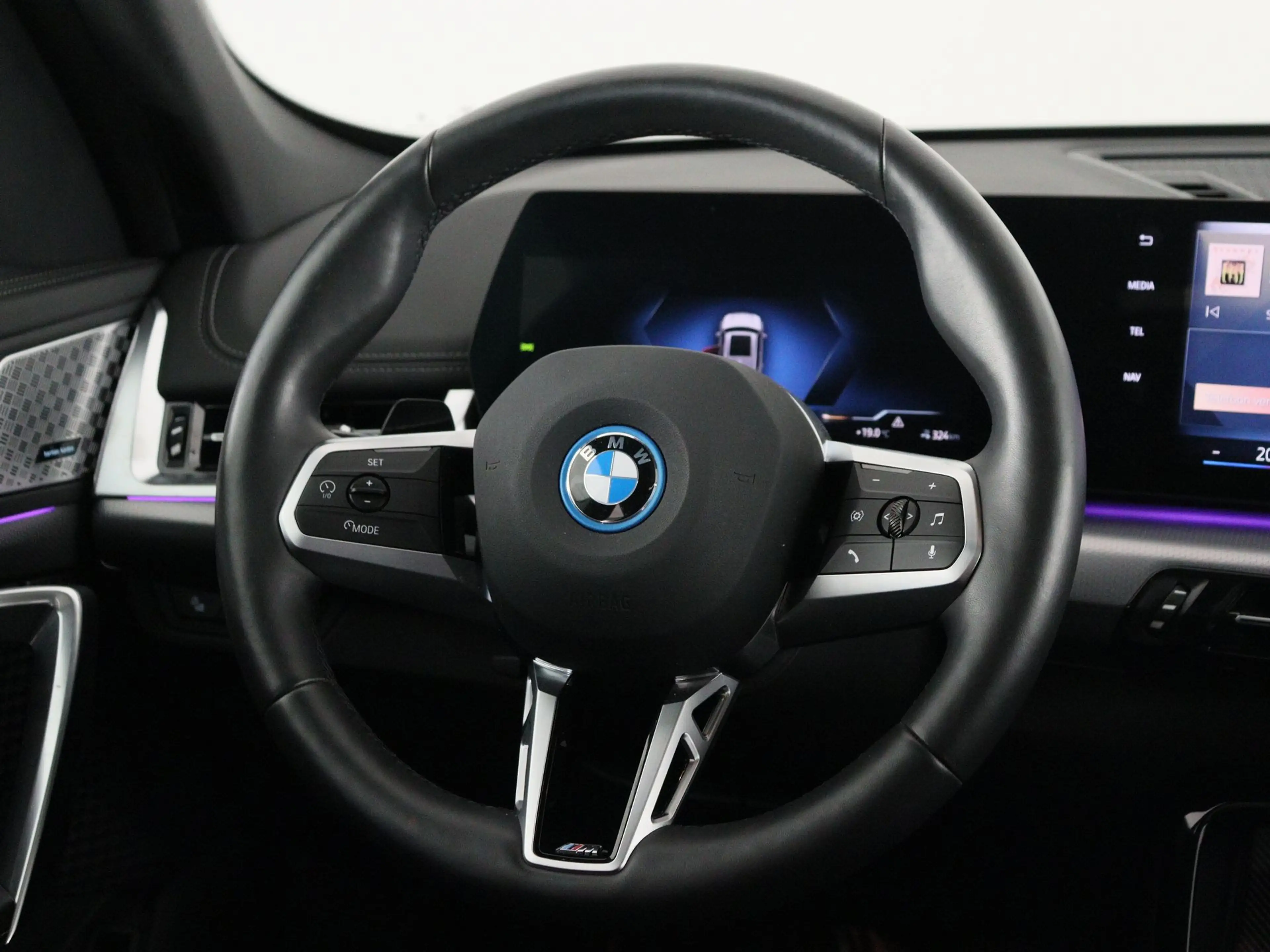BMW iX1 eDrive20 M-Sport — photo 5