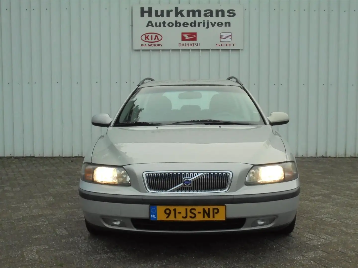 Volvo V70 2.4 AUTOMAAT ZEER NETJES DEALEROND NL-AUTO Beige - 2