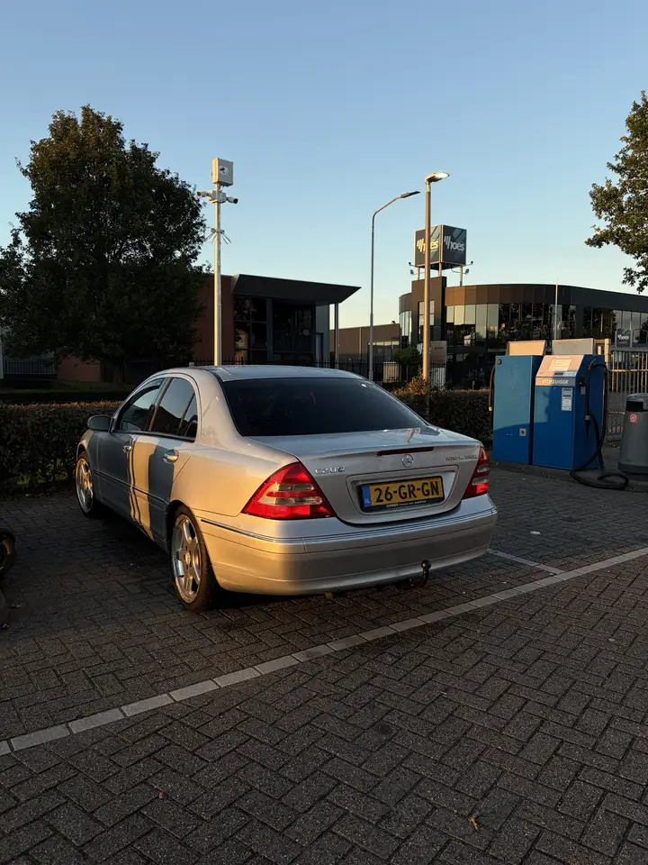 Mercedes-Benz C 200