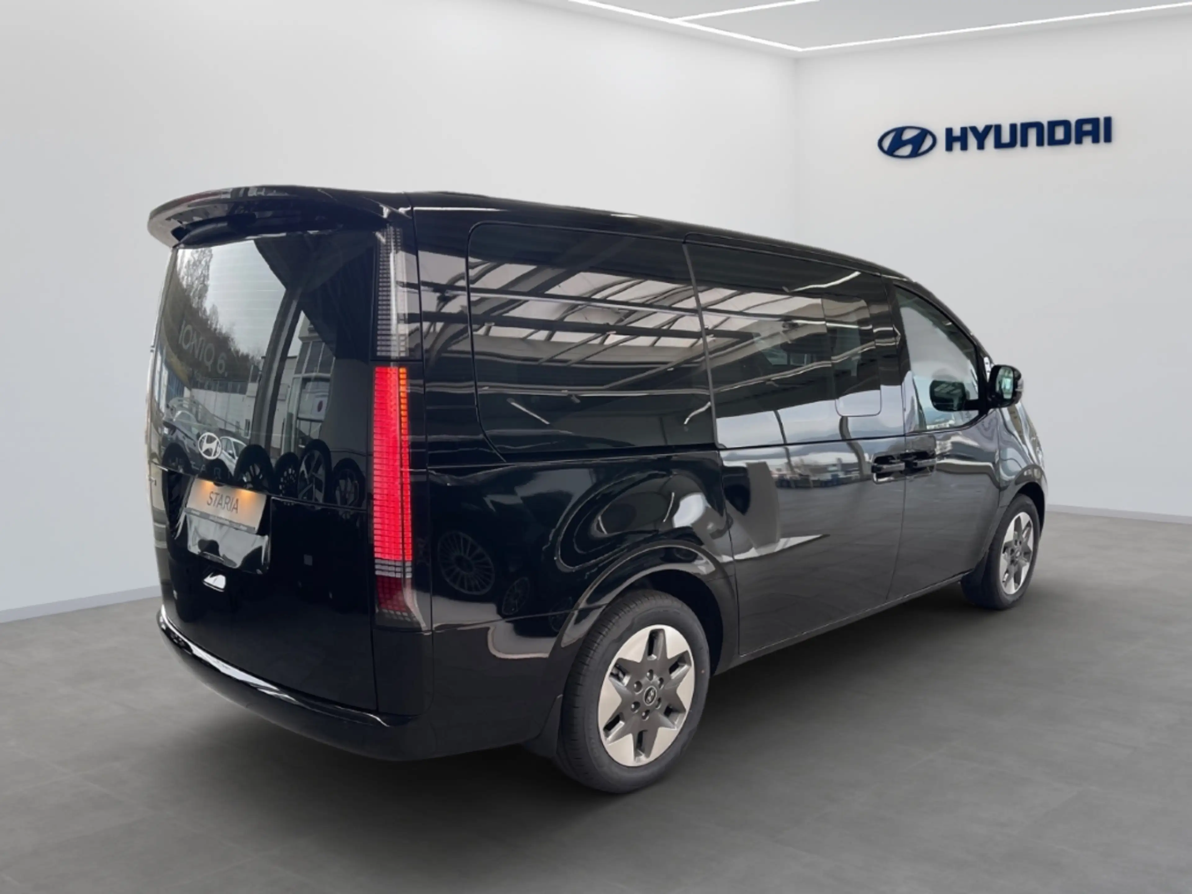 Hyundai STARIA Prime Hybrid 2WD PANO, Park-Paket-MAYEN — photo 3