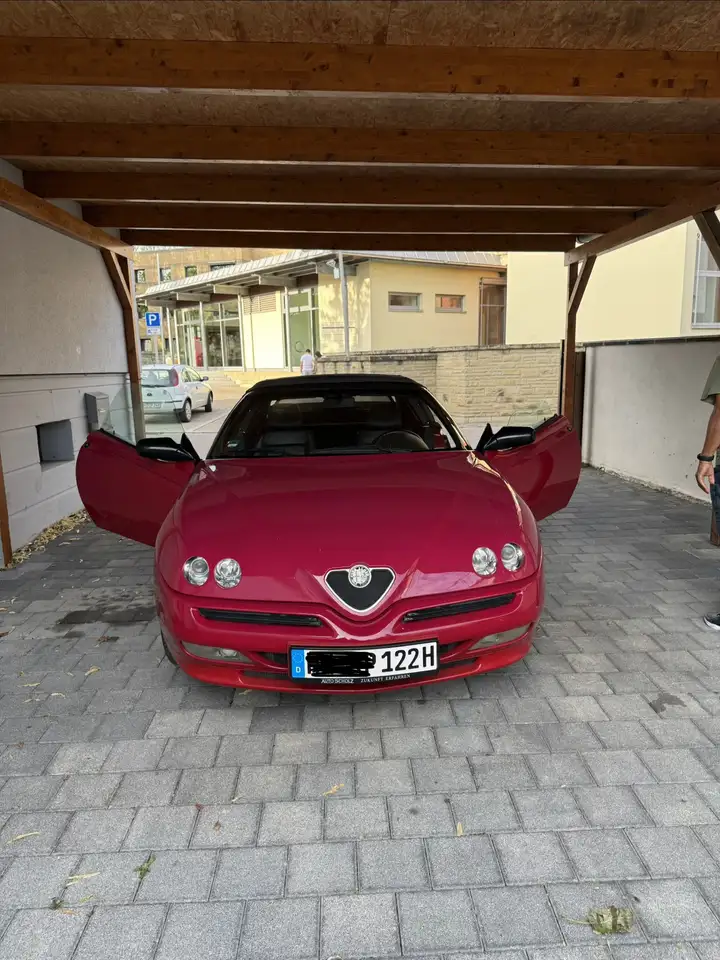 Alfa Romeo Spider 2.0 16V Twin Spark, foto 1