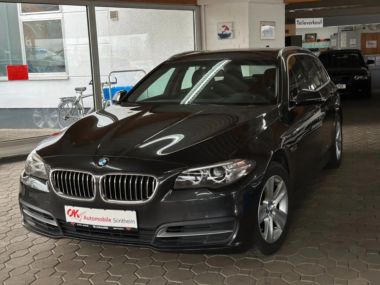 BMW 520 d Touring*Temp*PDC*Nav*Bi-Xen*Euro 6 Grau - 1