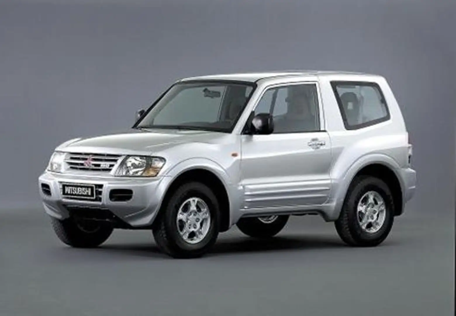 Mitsubishi Montero 3.2 DI-D GLS Gris - 2