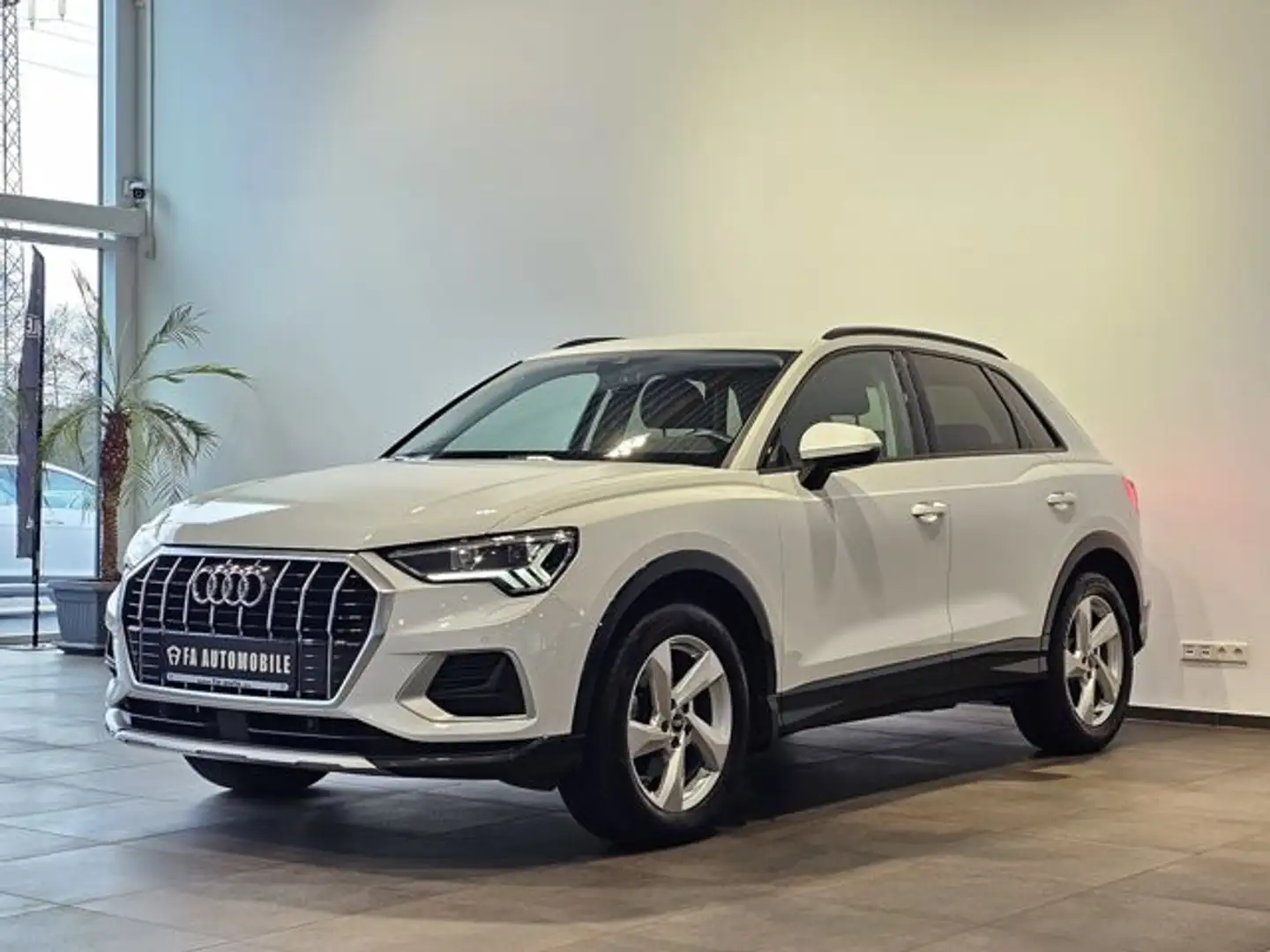 Audi Q3 35 TFSI Sport Virtual LED Acc Standheizung Sp Spor Weiß - 2