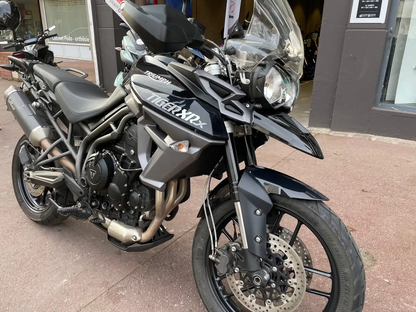 Triumph Tiger 800 Noir - 2