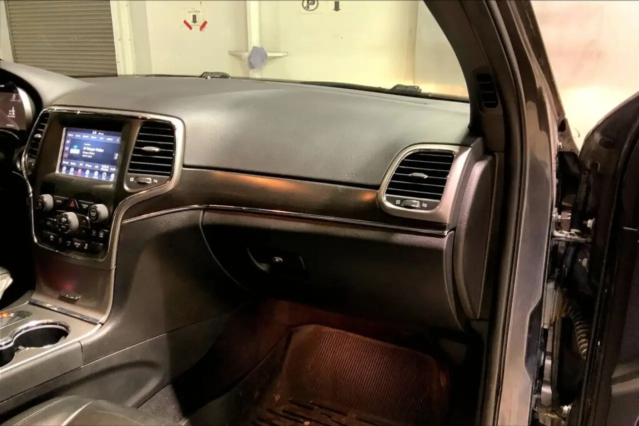 Jeep Grand Cherokee снимка Jeep Grand Cherokee