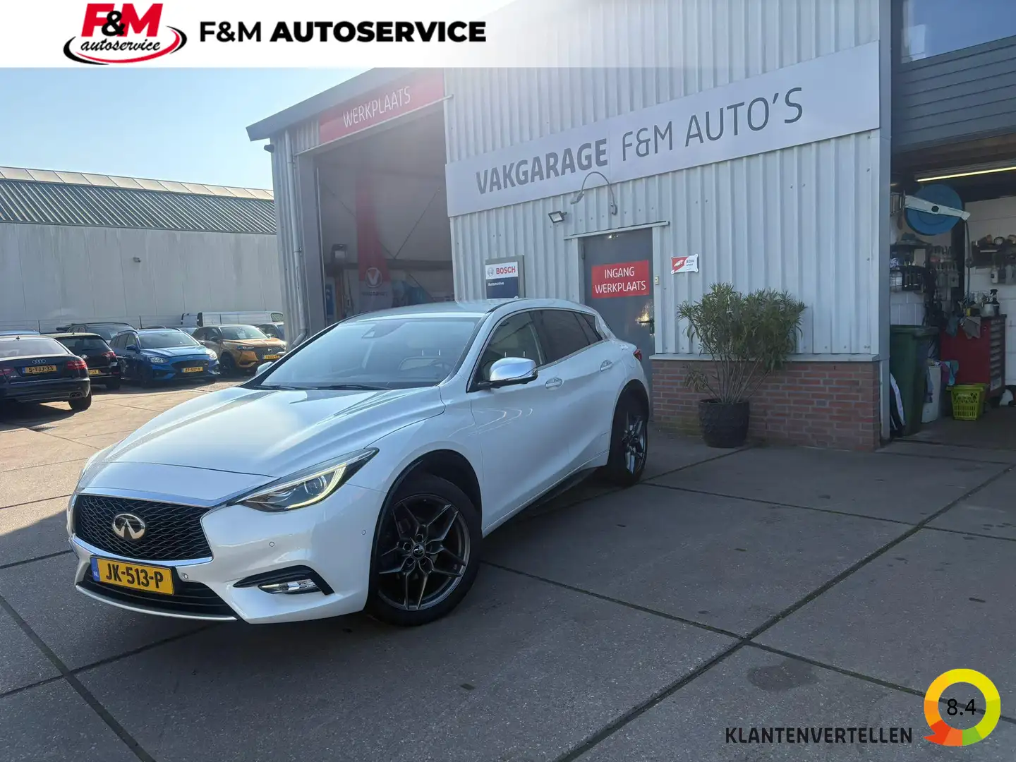 Infiniti Q30 1.6t Premium Tech 360, stoelverwarming, memory, tr Weiß - 1
