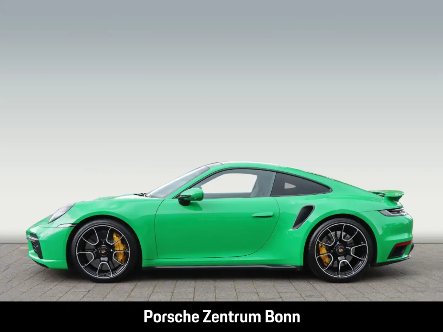 Porsche 992 911 Turbo S ''Lift Sportabgas Burmester Matrix'' Groen - 2