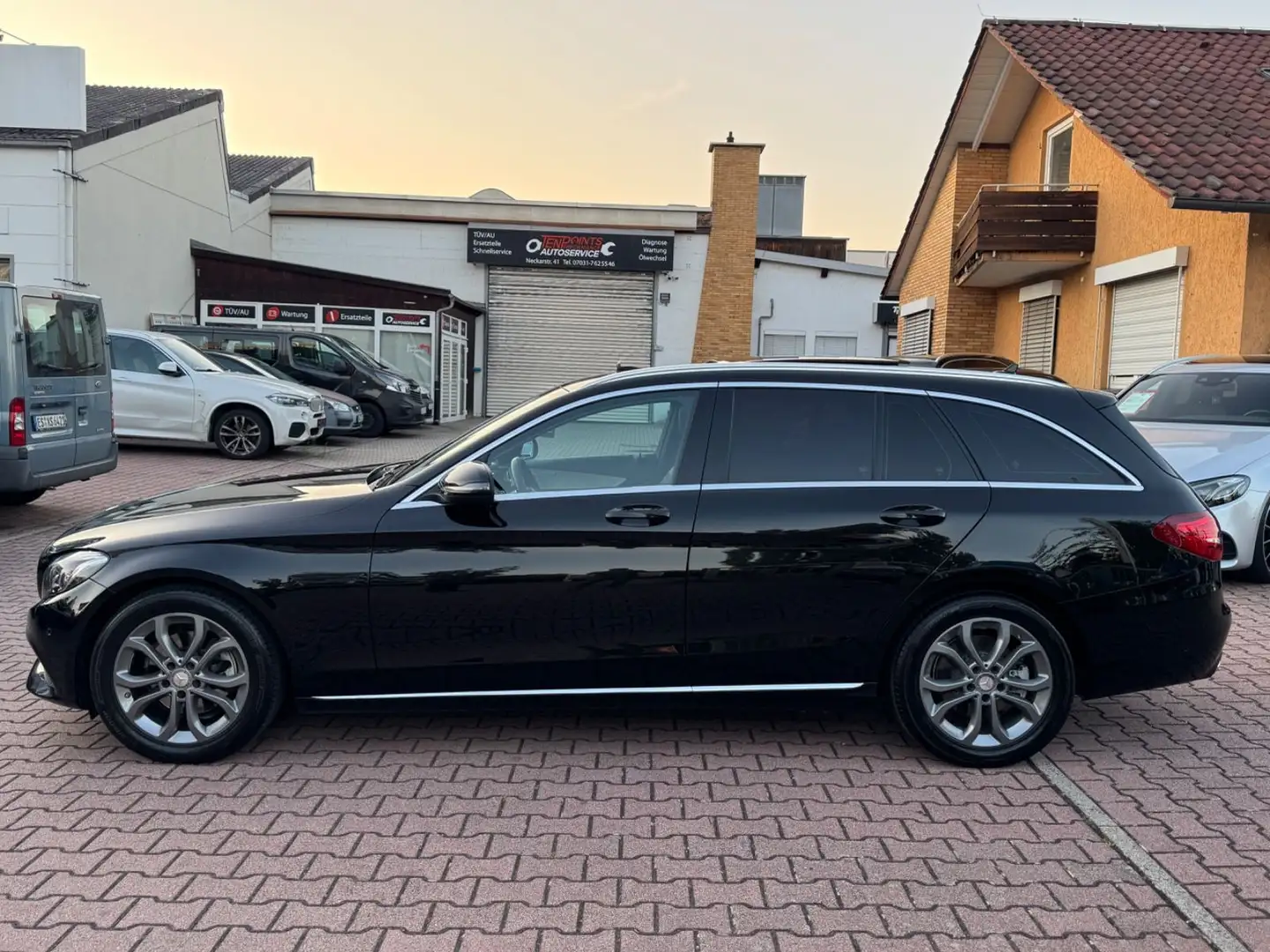 Mercedes-Benz C 200 T d AHK+PANO+CAM+SPUR+TOTWINKEL+COMAND Noir - 2