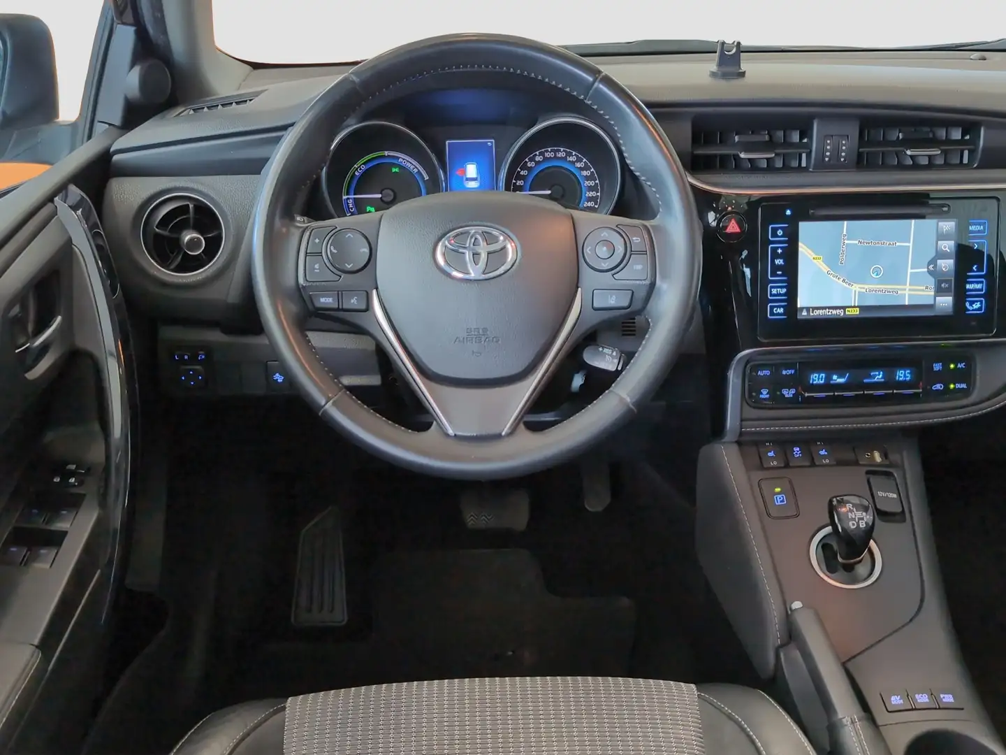 Toyota Auris Touring Sports 1.8 Hybrid | Panoramadak | Camera | Zwart - 2