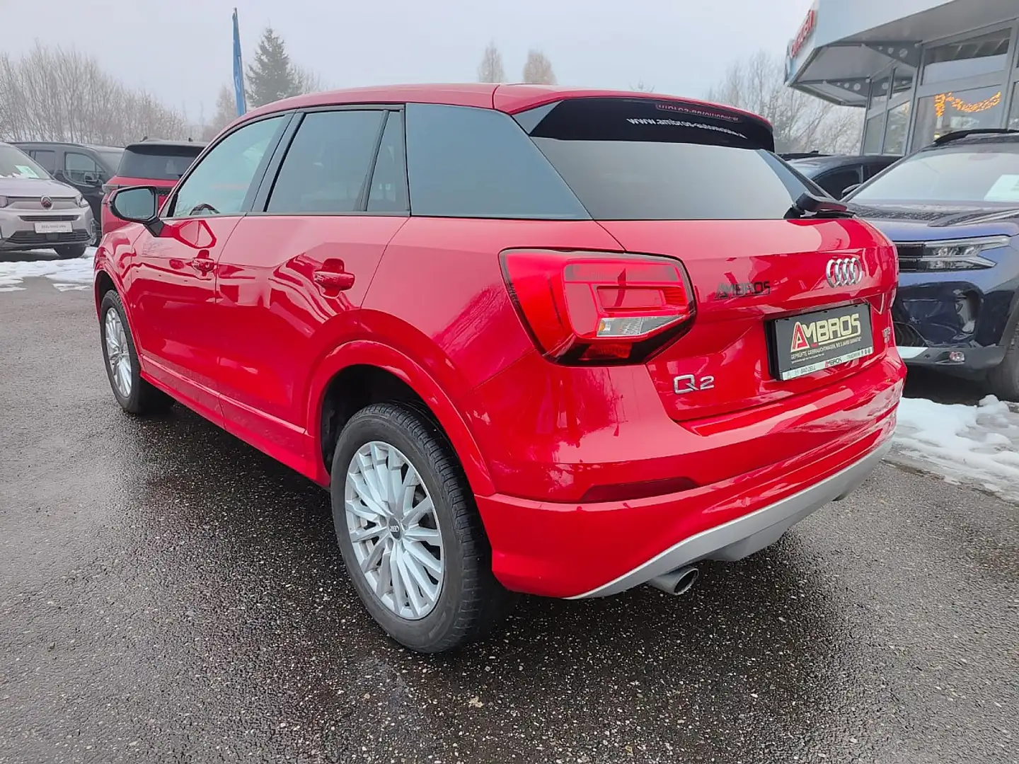 Audi Q2 1,0 TFSI Design Rot - 2