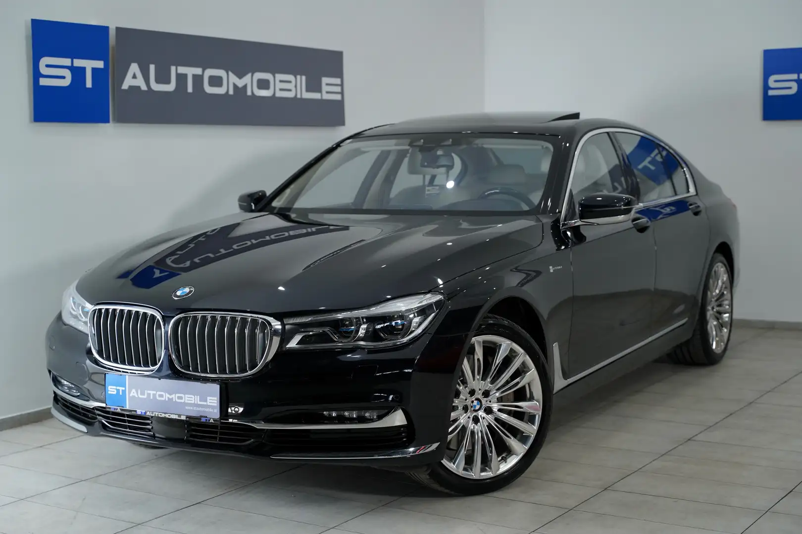 BMW 750 750 i xDrive // 1.BESITZ // INDIVIDUAL PAKET // Schwarz - 1