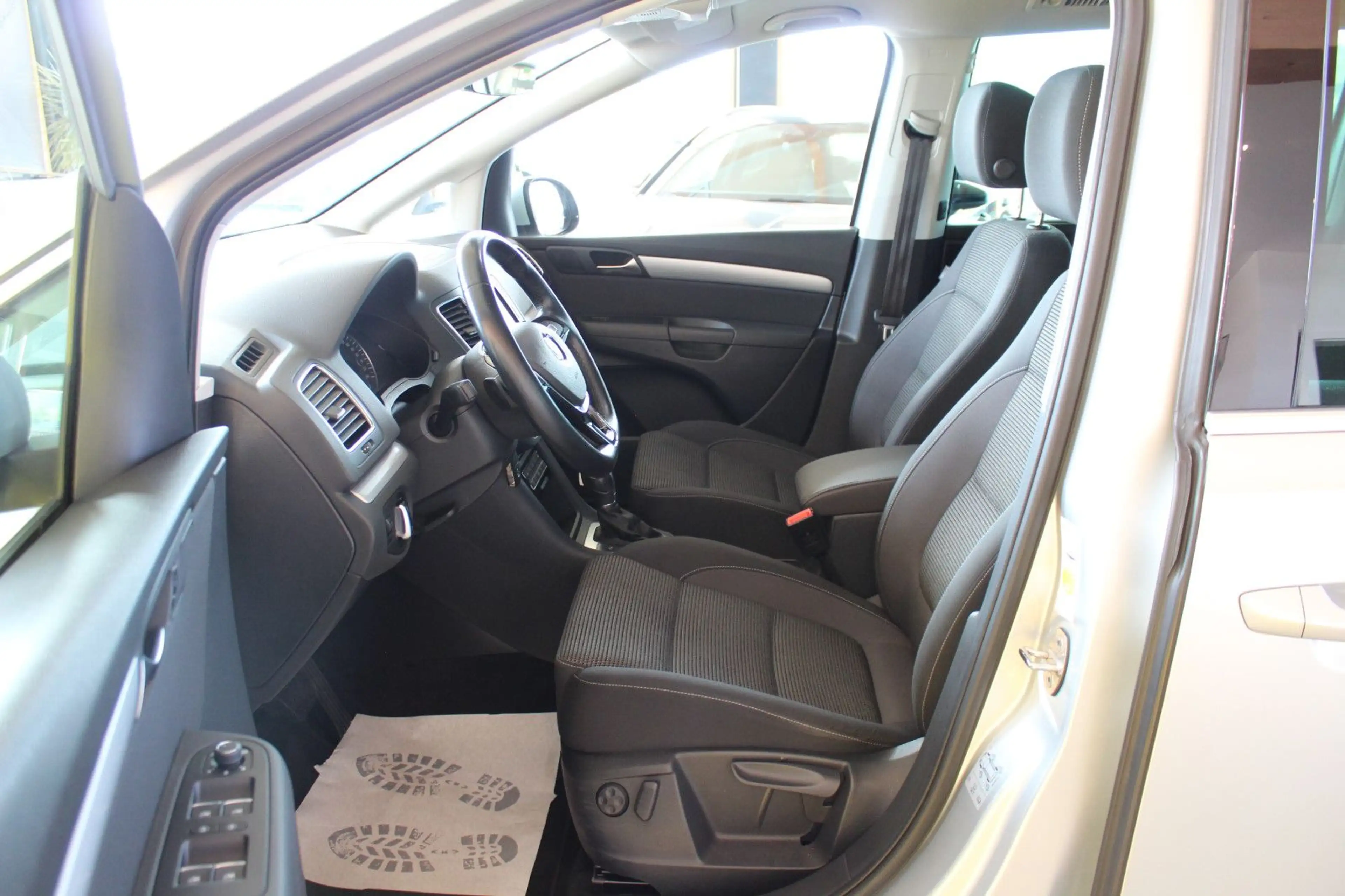 Volkswagen Sharan 2.0 TDI DSG Comfortline BMT 4Motion — photo 7