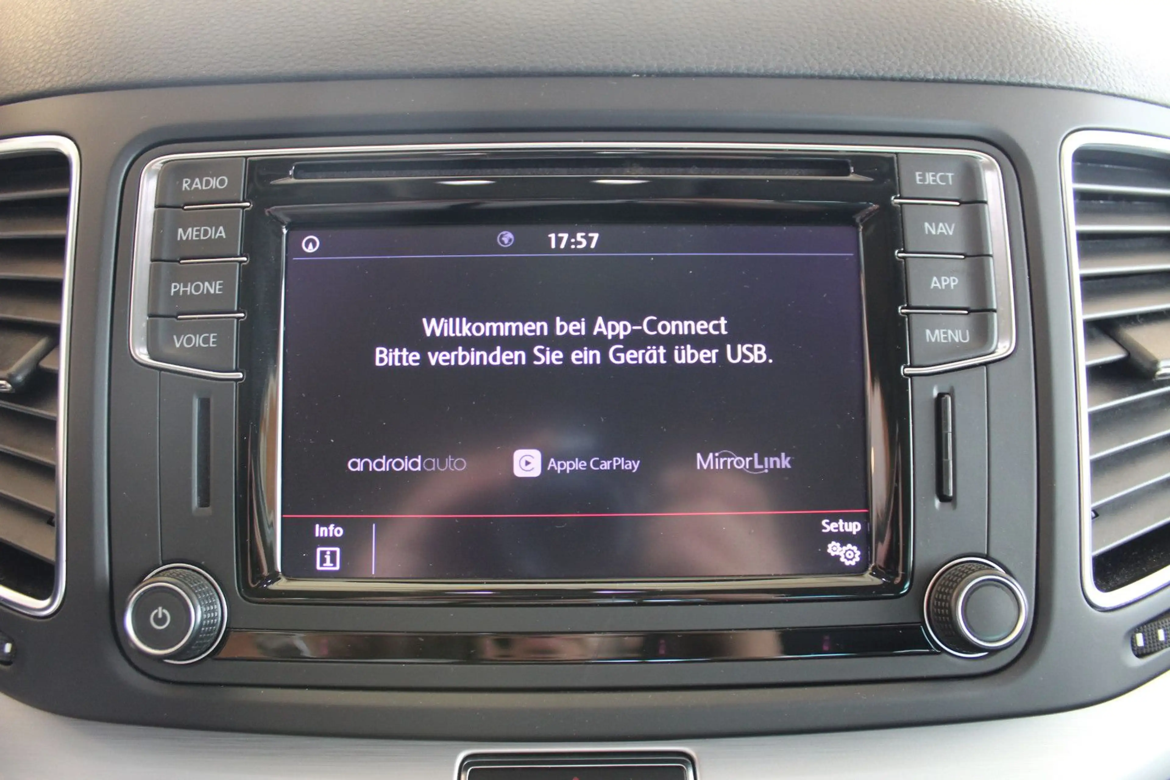 Volkswagen Sharan 2.0 TDI DSG Comfortline BMT 4Motion — photo 15