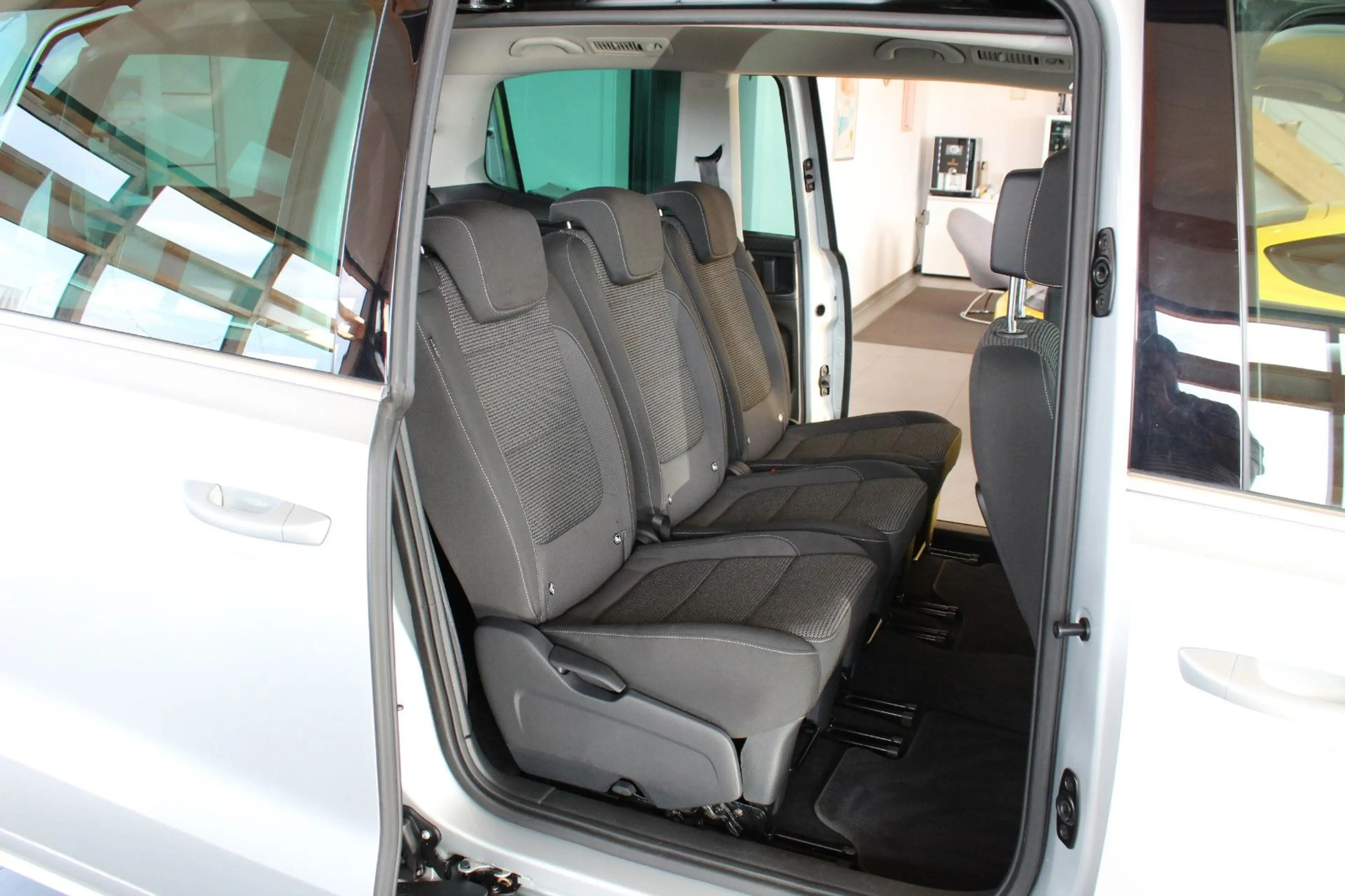 Volkswagen Sharan 2.0 TDI DSG Comfortline BMT 4Motion — photo 11