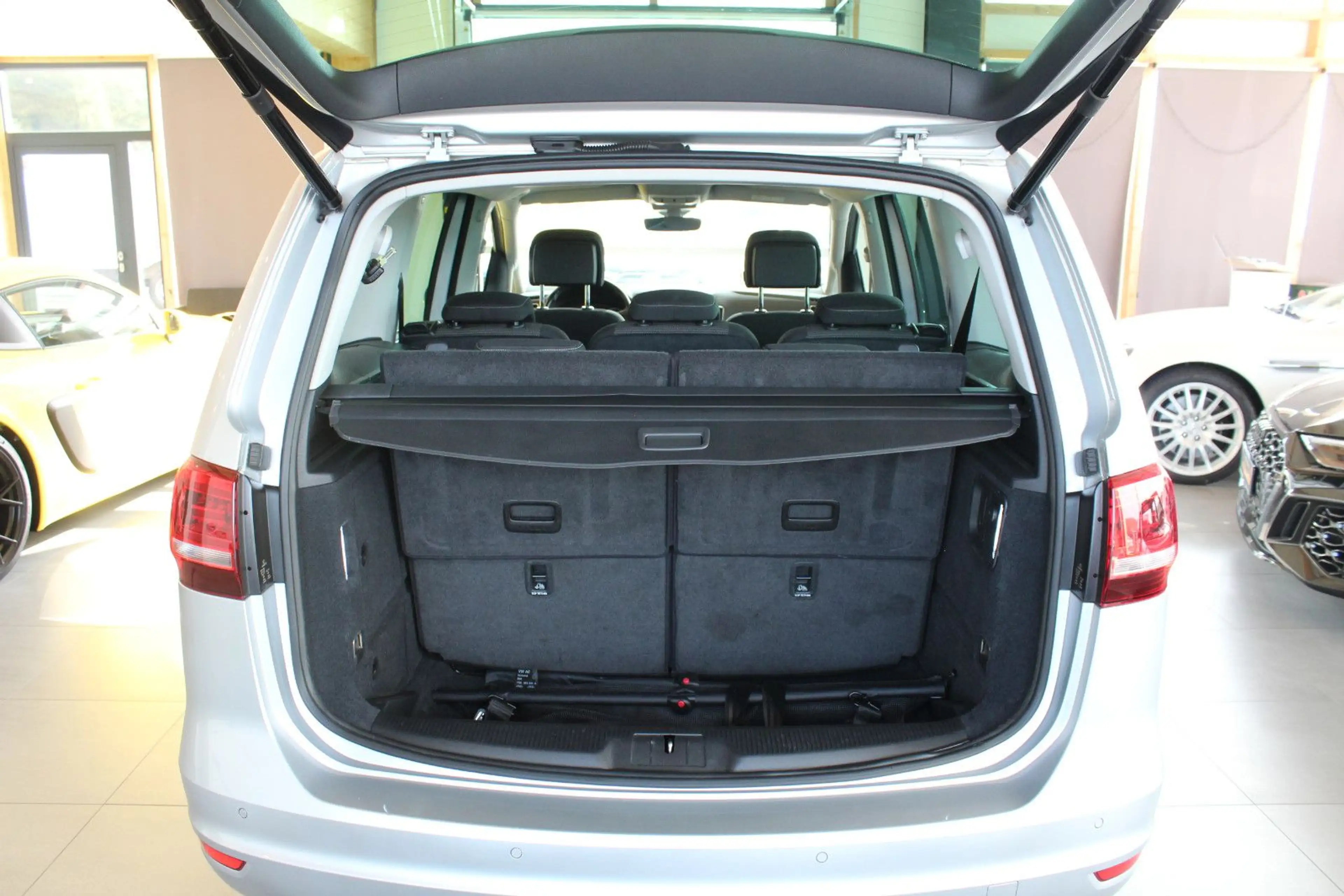Volkswagen Sharan 2.0 TDI DSG Comfortline BMT 4Motion — photo 13