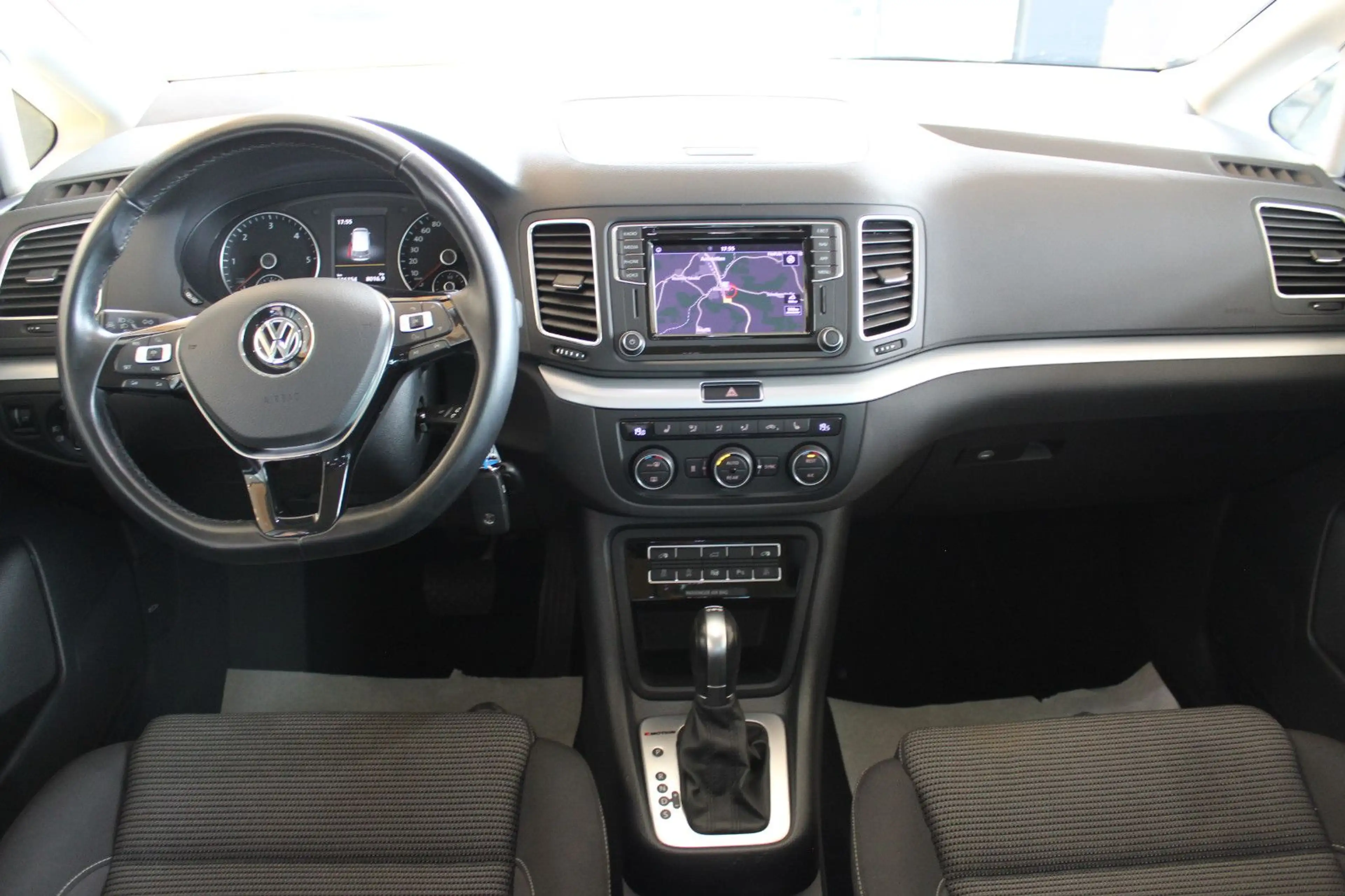 Volkswagen Sharan 2.0 TDI DSG Comfortline BMT 4Motion — photo 9