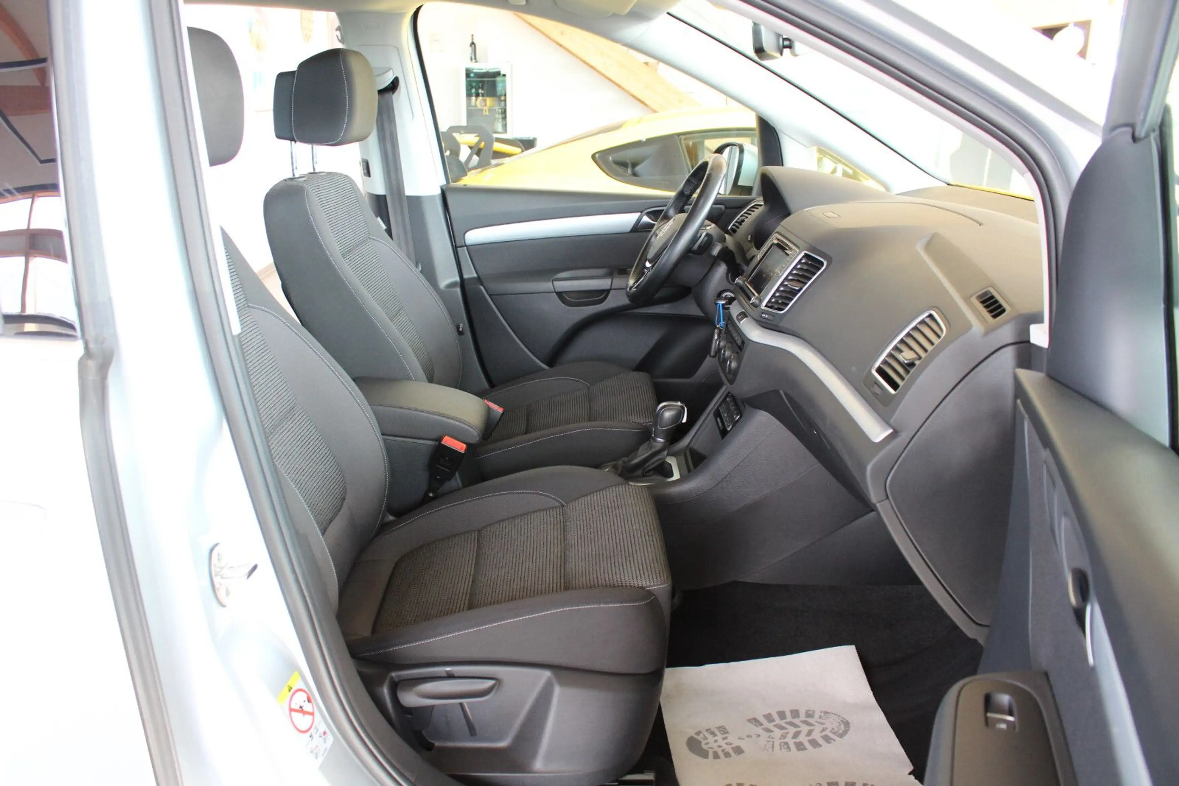 Volkswagen Sharan 2.0 TDI DSG Comfortline BMT 4Motion — photo 10