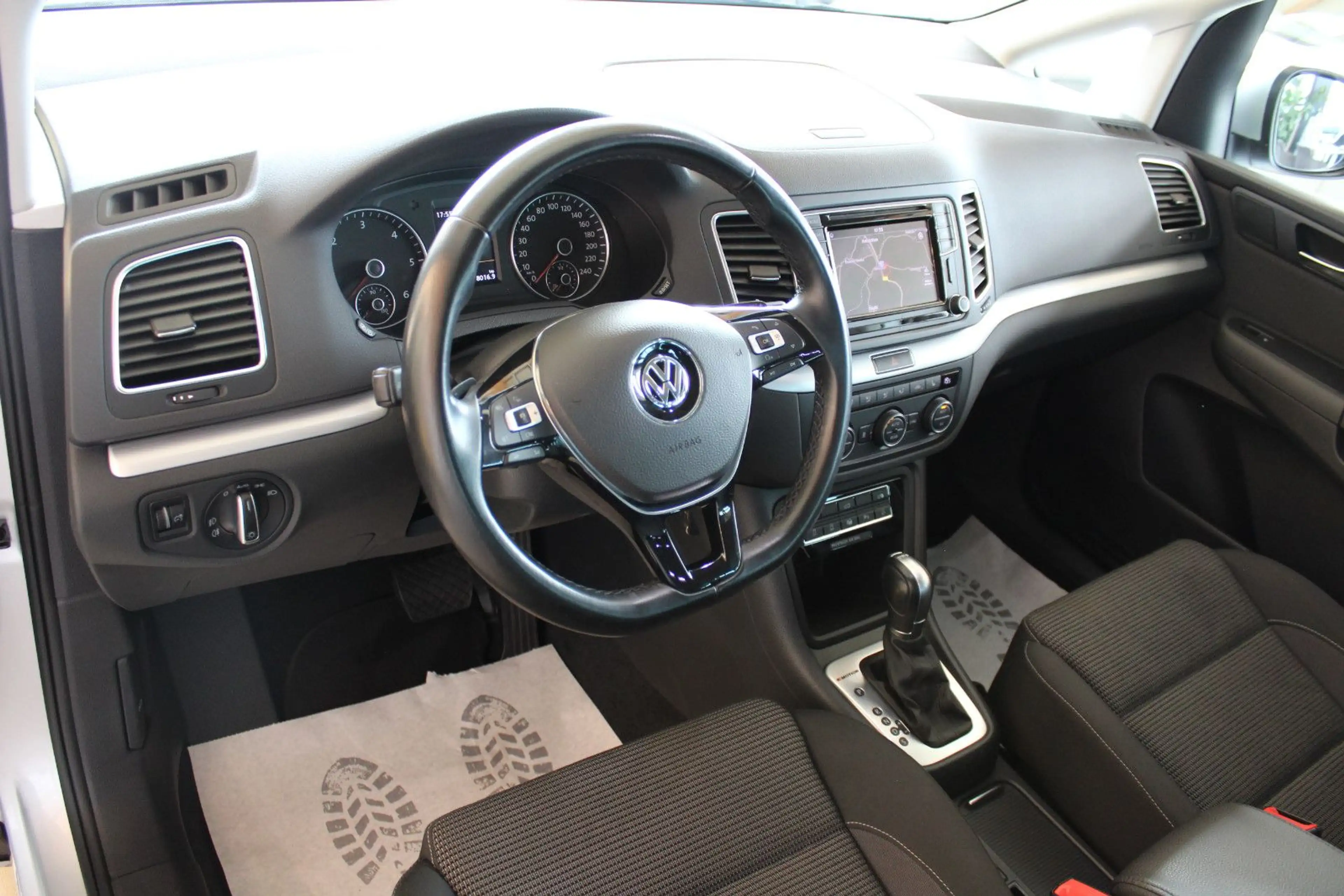Volkswagen Sharan 2.0 TDI DSG Comfortline BMT 4Motion — photo 8