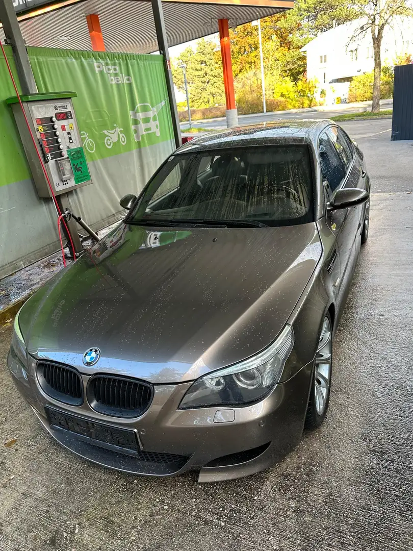 BMW M5 E60 M5 V10 - 2