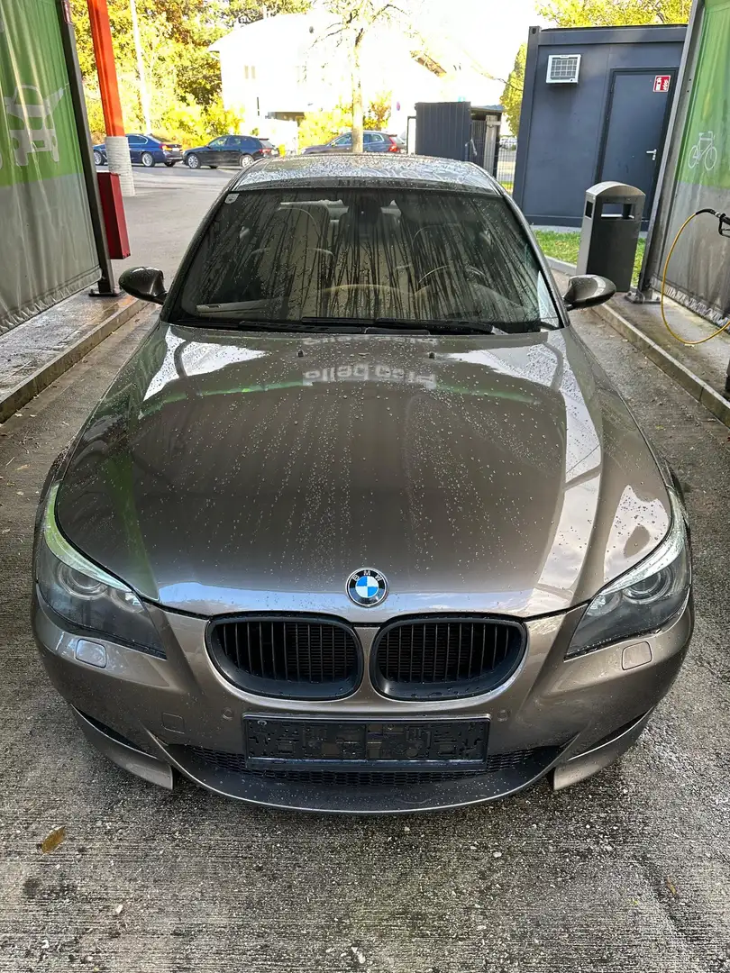 BMW M5 E60 M5 V10 - 1