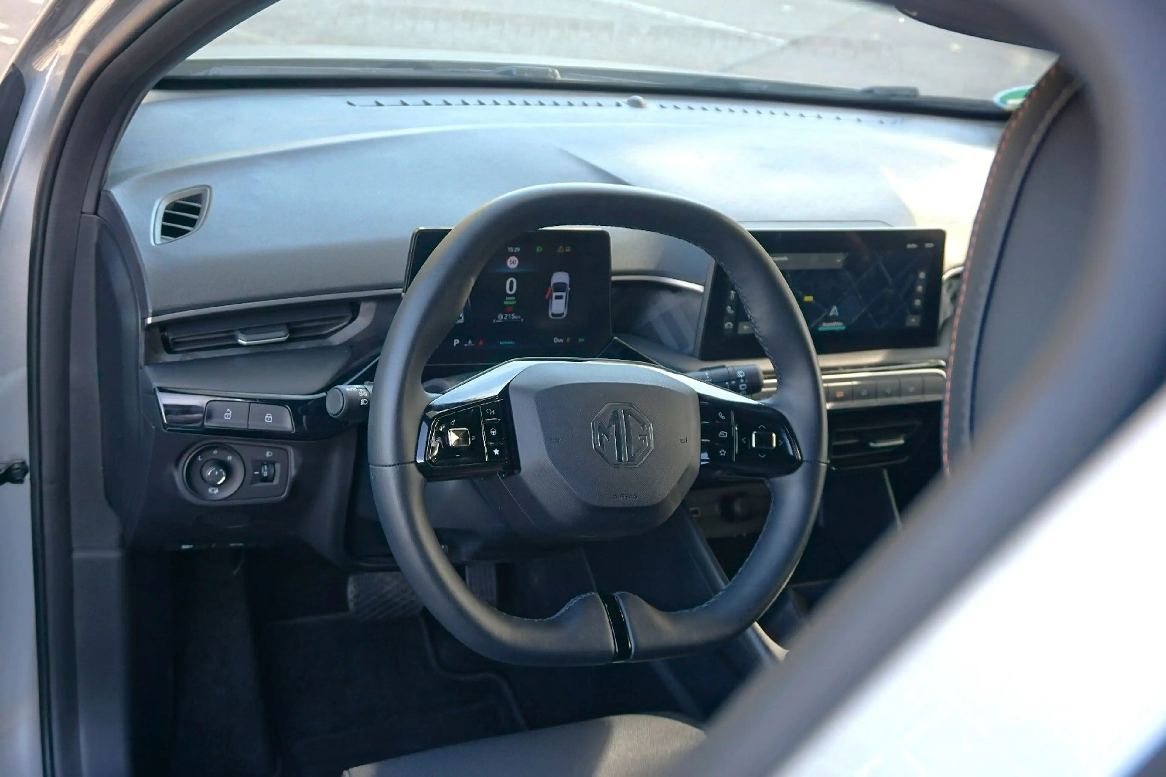 MG MG3 1.5 Hybrid+ 143 kW Luxury / 360° / LED / — photo 7