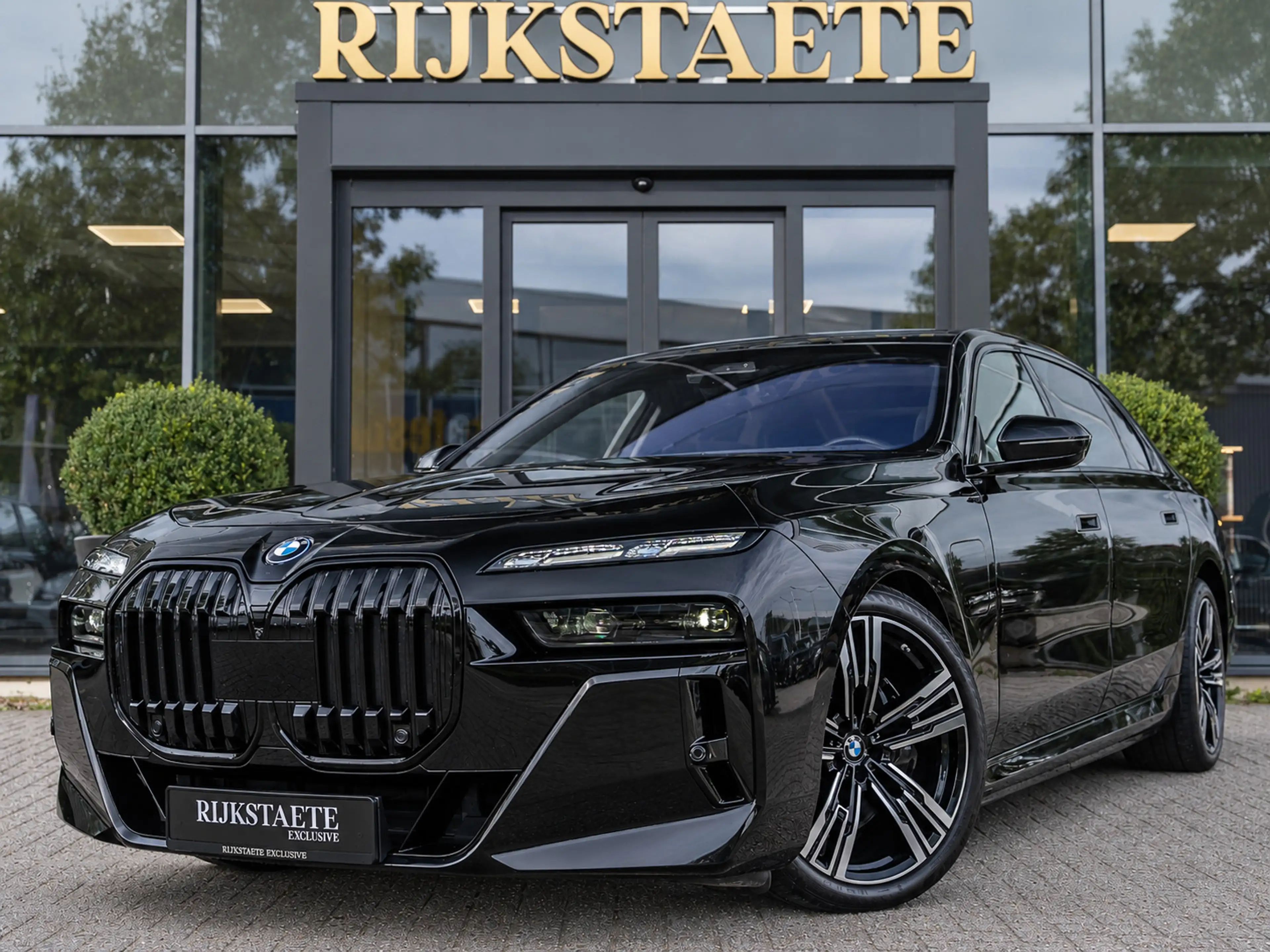 BMW 750 7-serie 750e XDrive|PANO|SKYLOUNGE|B&W|EL.DEUR|INC