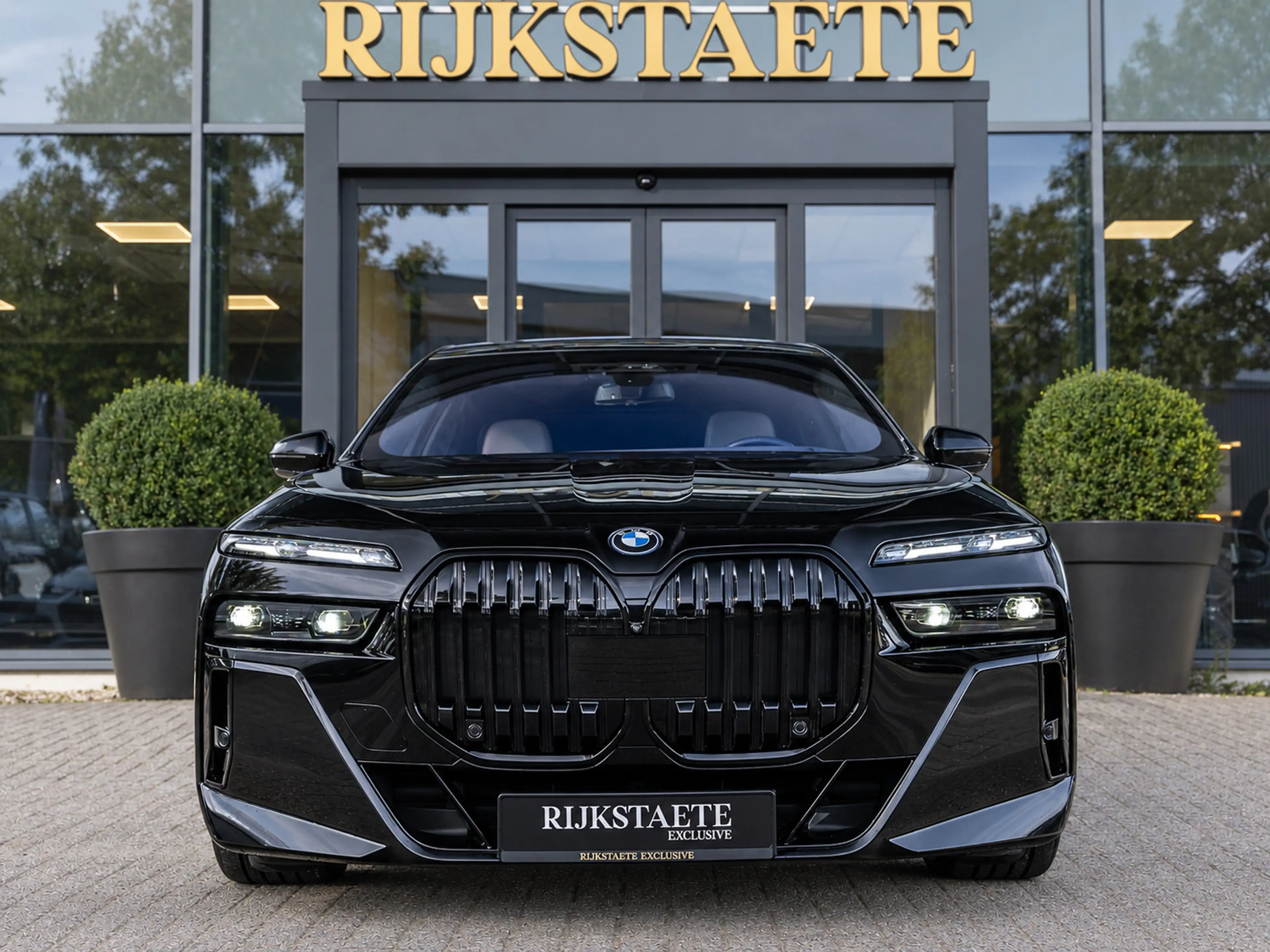 BMW 750 7-serie 750e XDrive|PANO|SKYLOUNGE|B&W|EL.DEUR|INC — photo 3