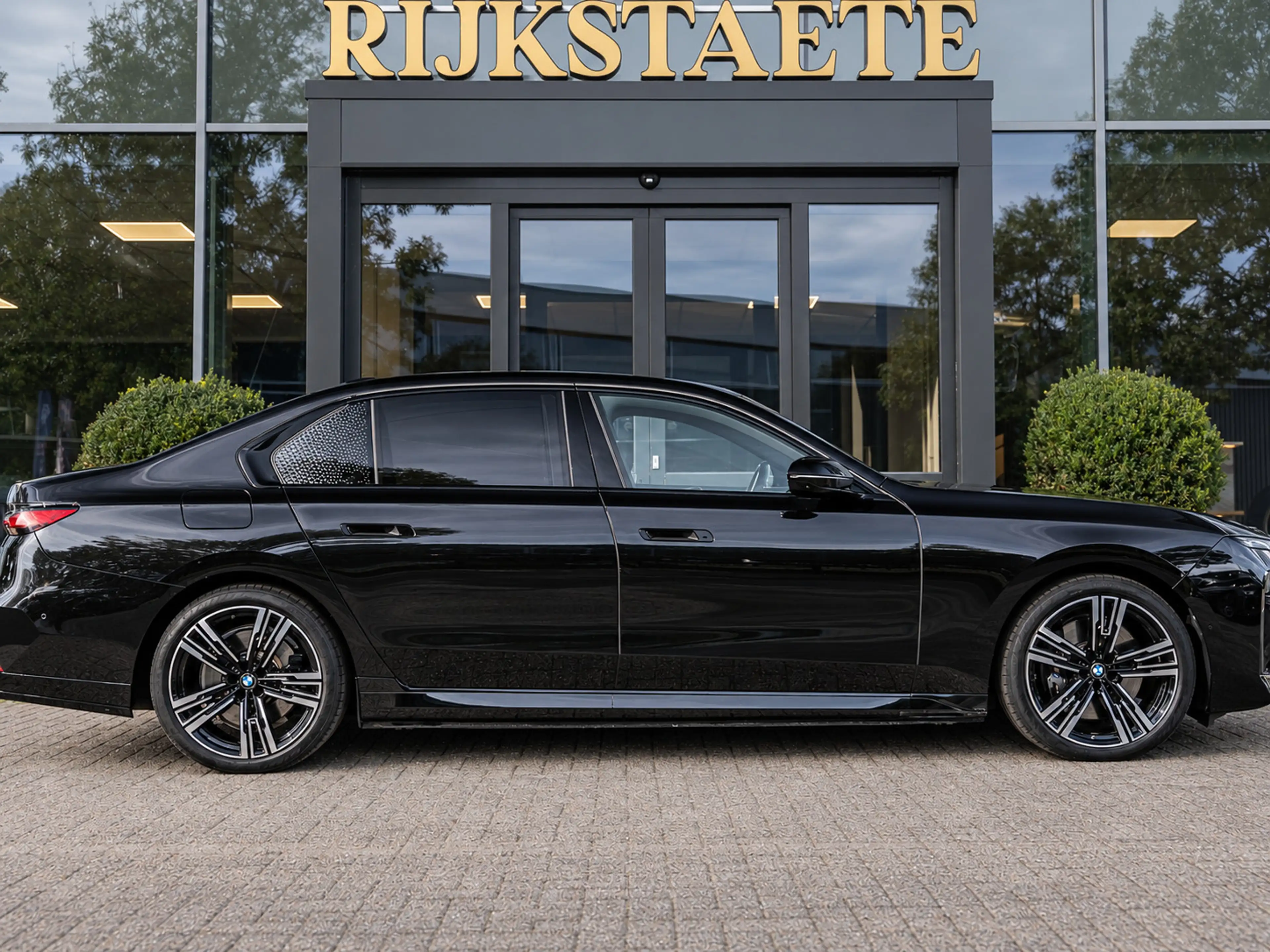 BMW 750 7-serie 750e XDrive|PANO|SKYLOUNGE|B&W|EL.DEUR|INC — photo 6