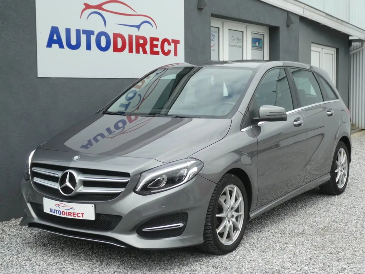 Mercedes-Benz B 220 4-Matic AUTOMMAT Cuir, Navi, Camera, PDC, Jantes Gris - 1
