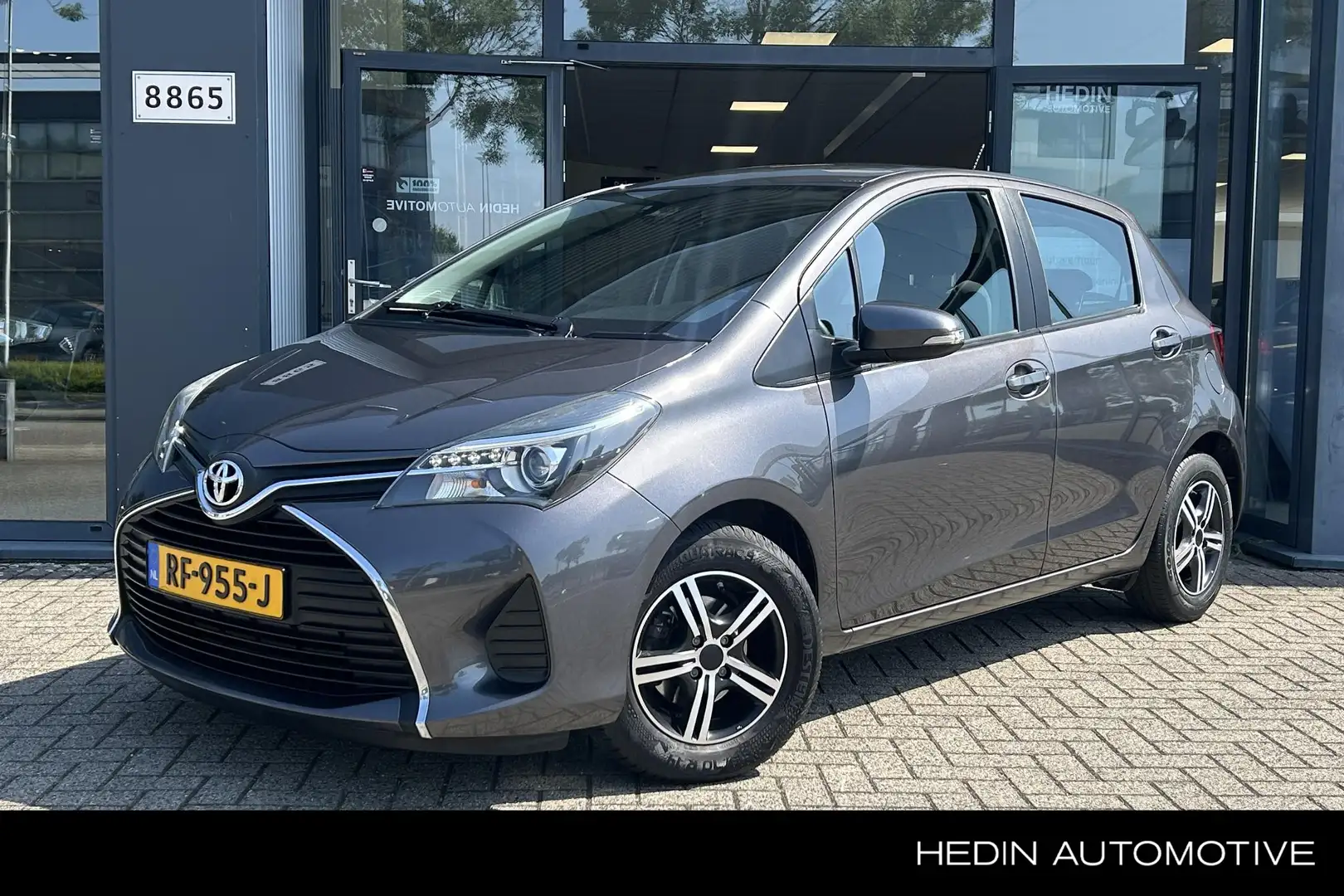 Toyota Yaris 1.0 VVT-i Trend Grijs - 1