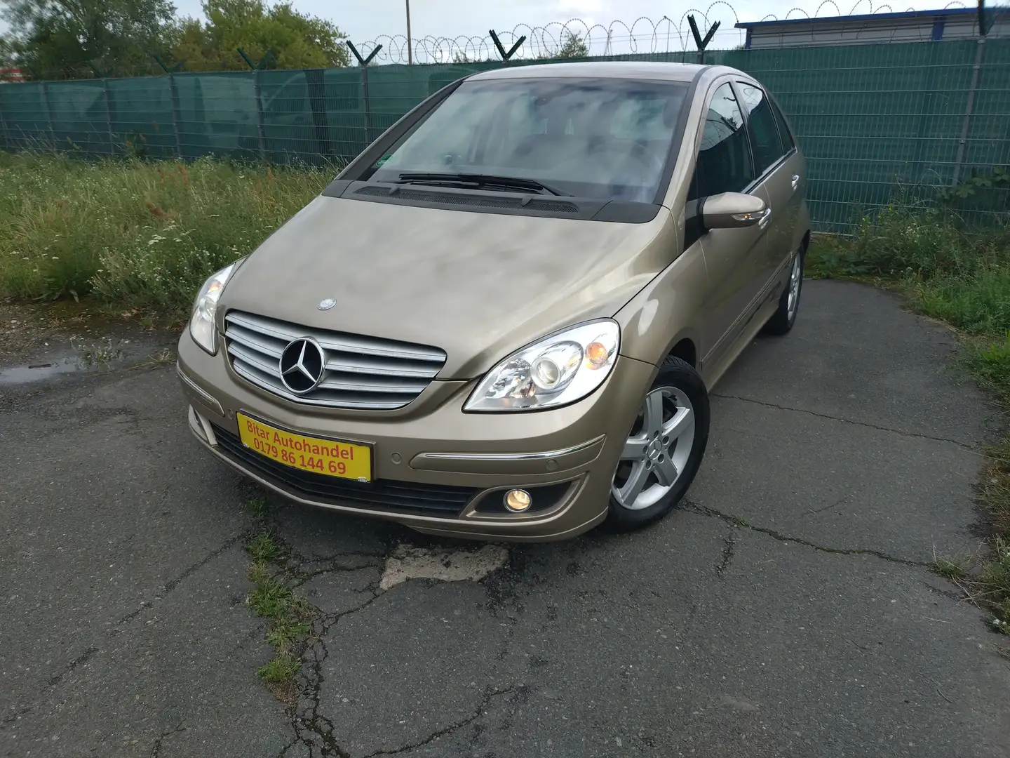 Mercedes-Benz B 170 B 170 +2Hd+Aut+SHZ+PDC+Carplay+Blue+N.Tüv Gold - 2