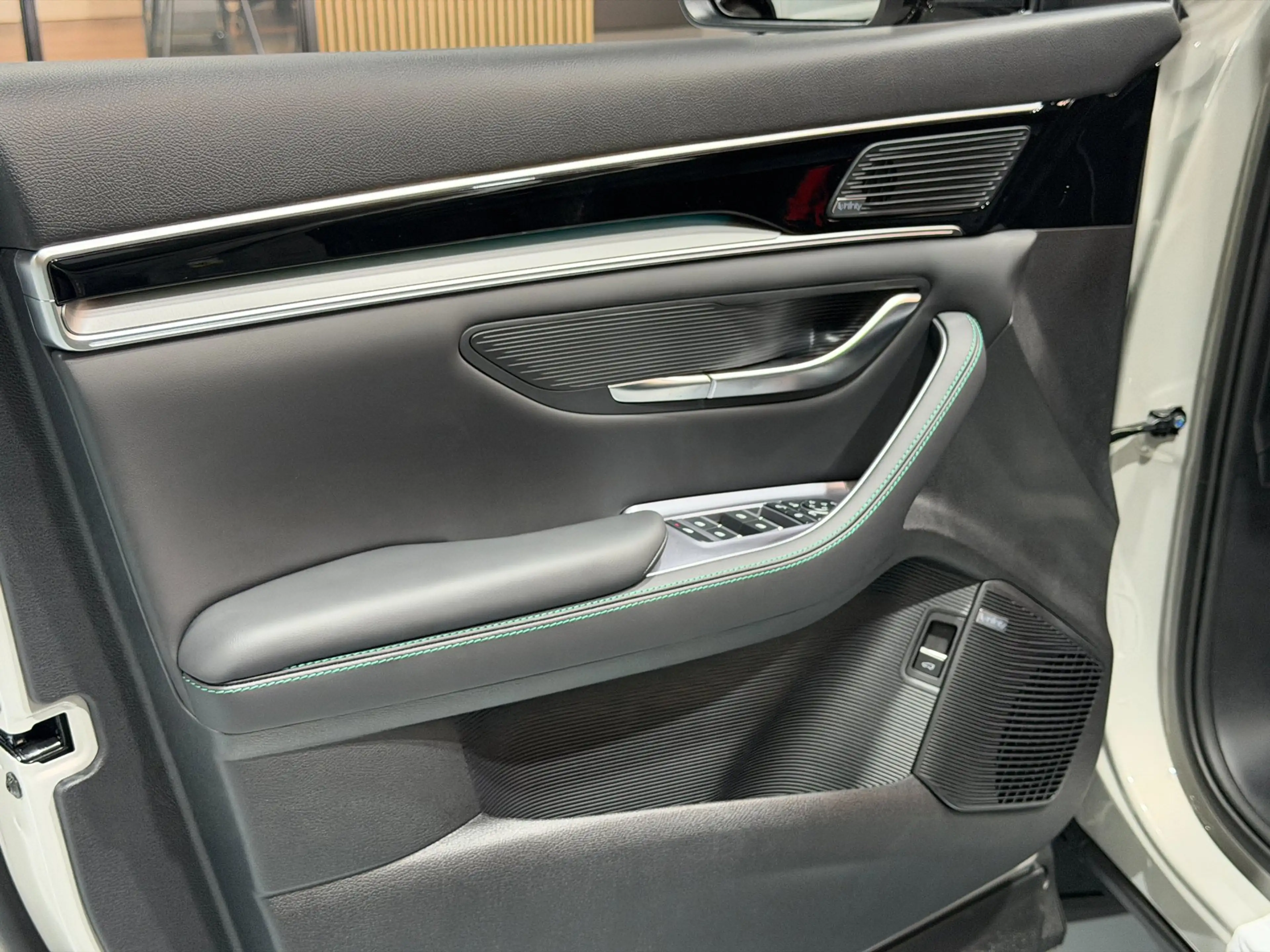 BYD Seal U Comfort PHEV / Long Range 125KM Elektrisch / 26,6 — photo 7