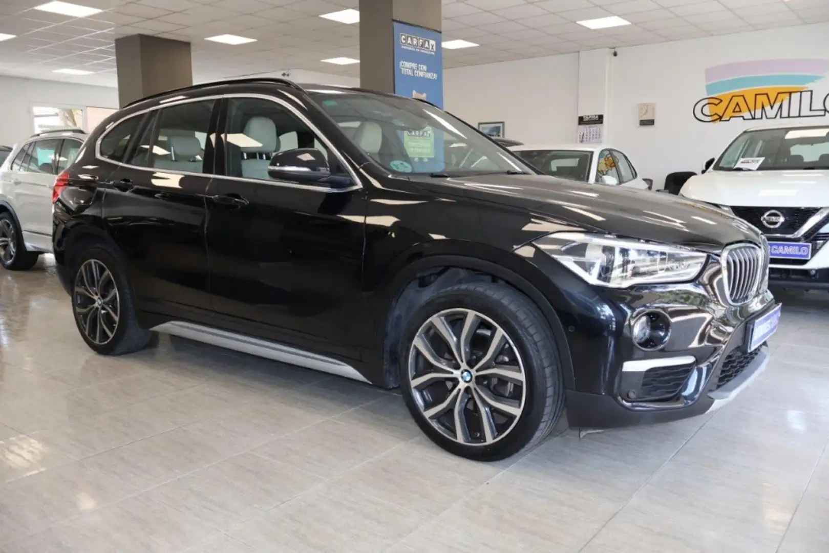 BMW X1 xDrive 18dA Noir - 1