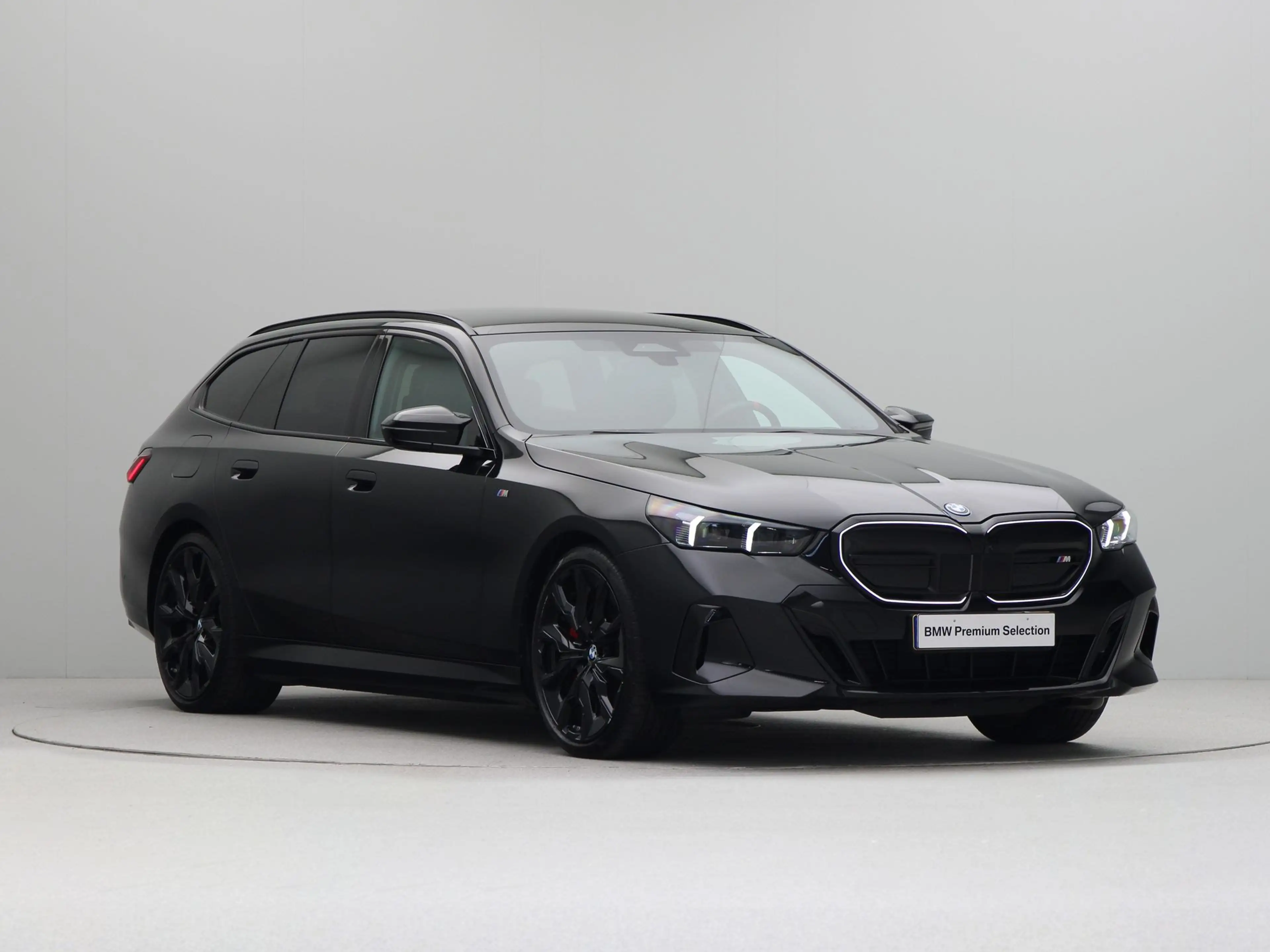 BMW i5 Touring M60 xDrive 84 kWh — photo 3