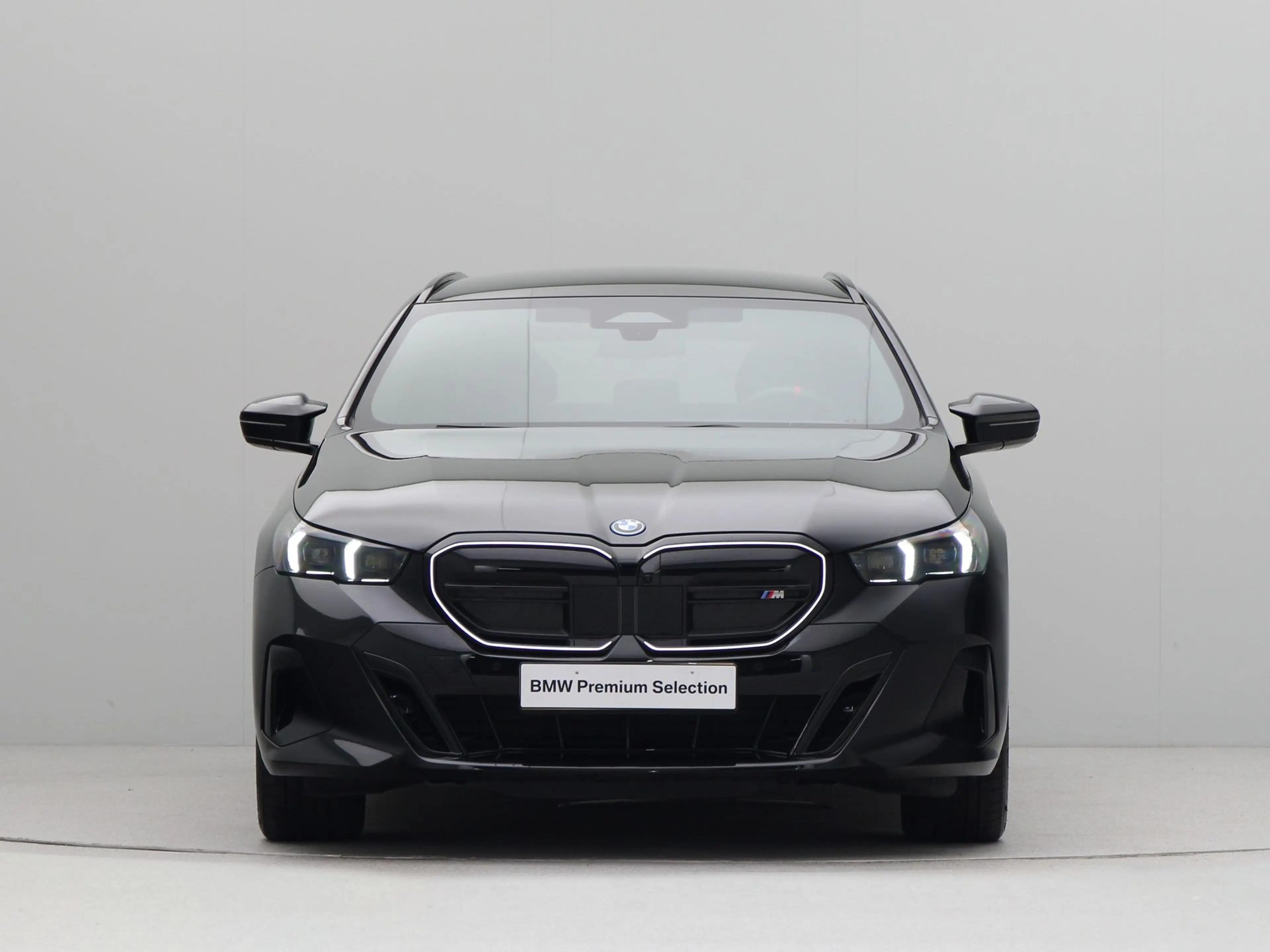 BMW i5 Touring M60 xDrive 84 kWh — photo 2