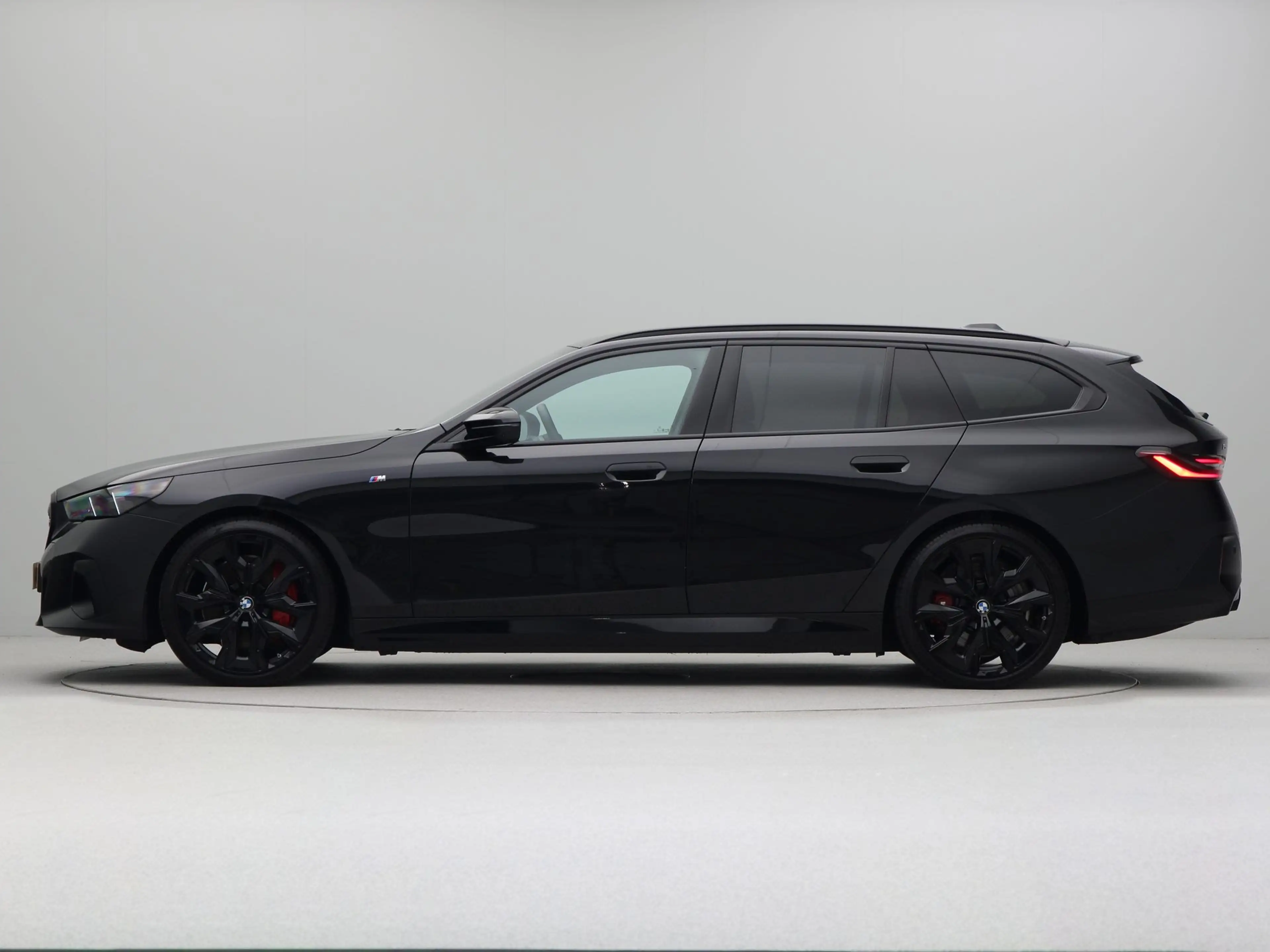 BMW i5 Touring M60 xDrive 84 kWh — photo 8