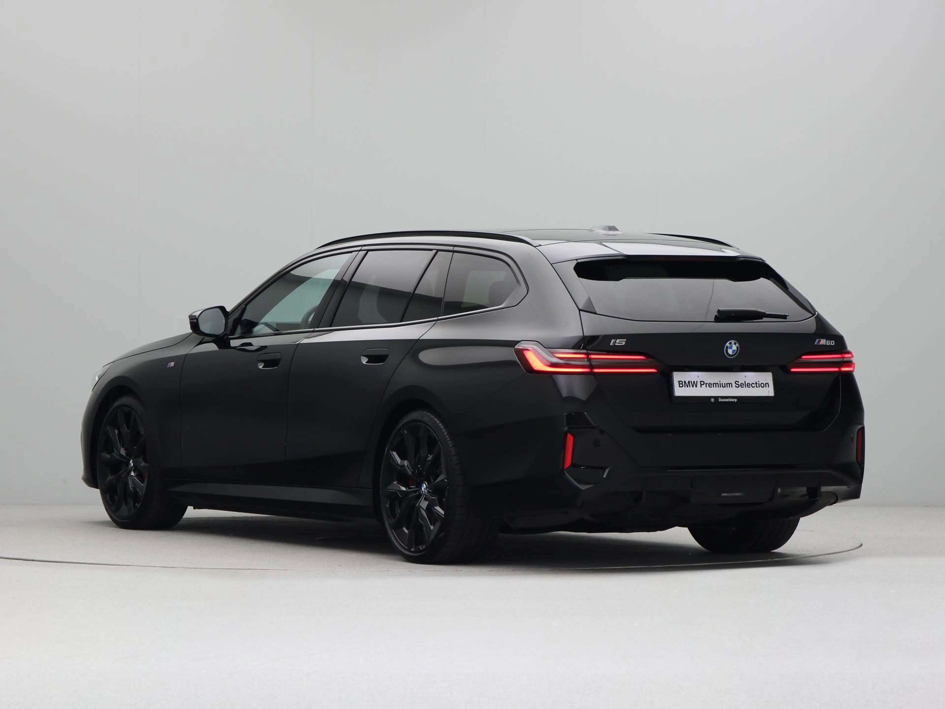 BMW i5 Touring M60 xDrive 84 kWh — photo 7