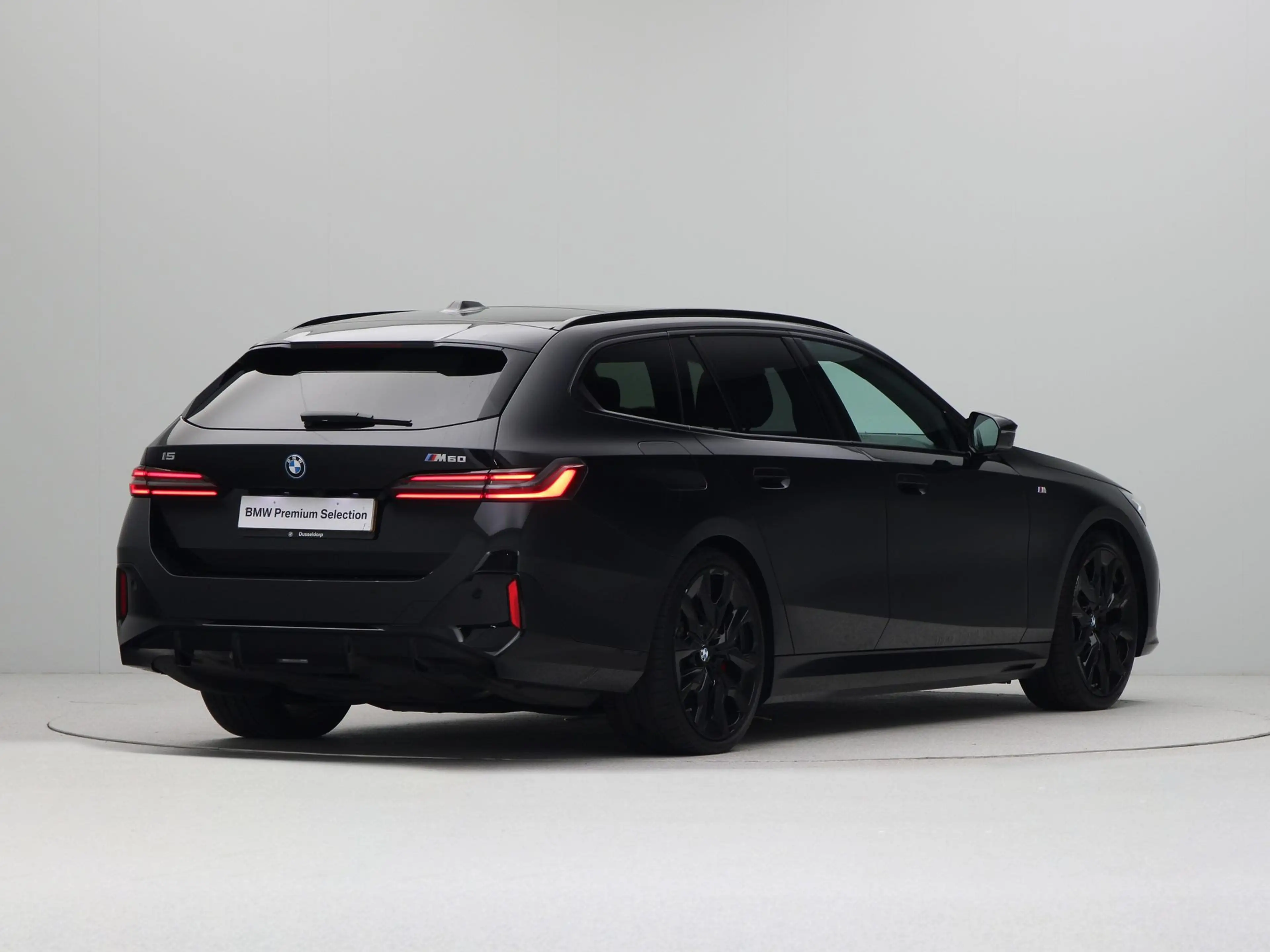 BMW i5 Touring M60 xDrive 84 kWh — photo 5