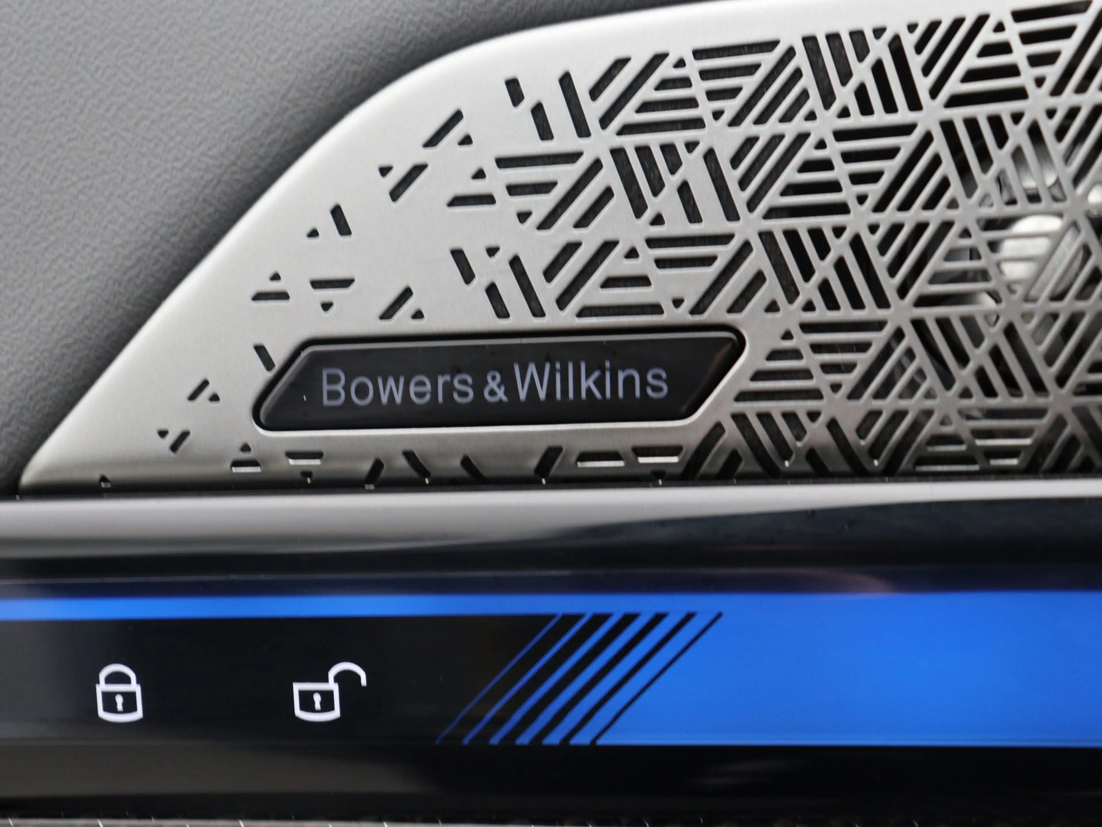 BMW i5 Touring M60 xDrive 84 kWh — photo 13