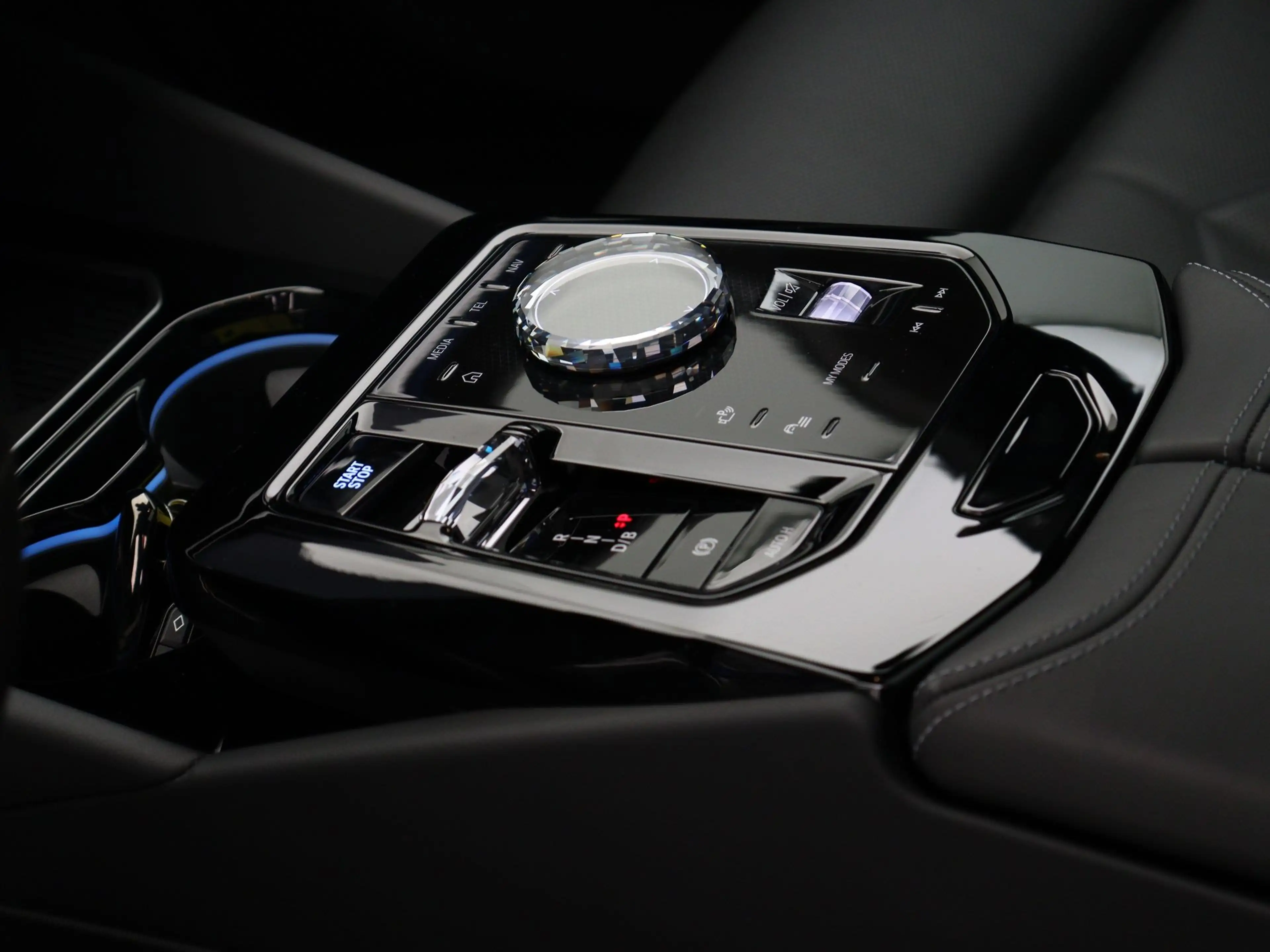 BMW i5 Touring M60 xDrive 84 kWh — photo 10