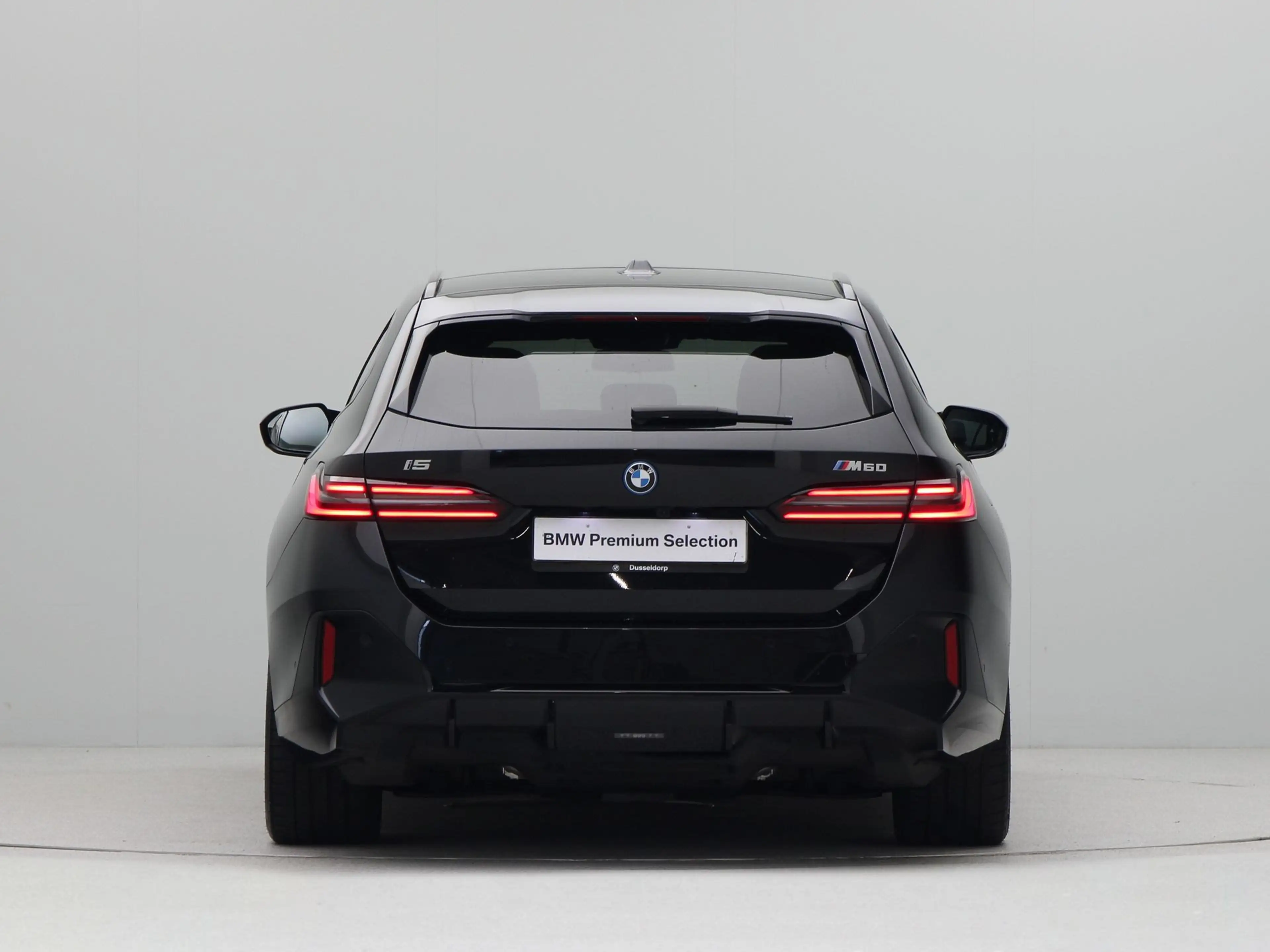 BMW i5 Touring M60 xDrive 84 kWh — photo 6
