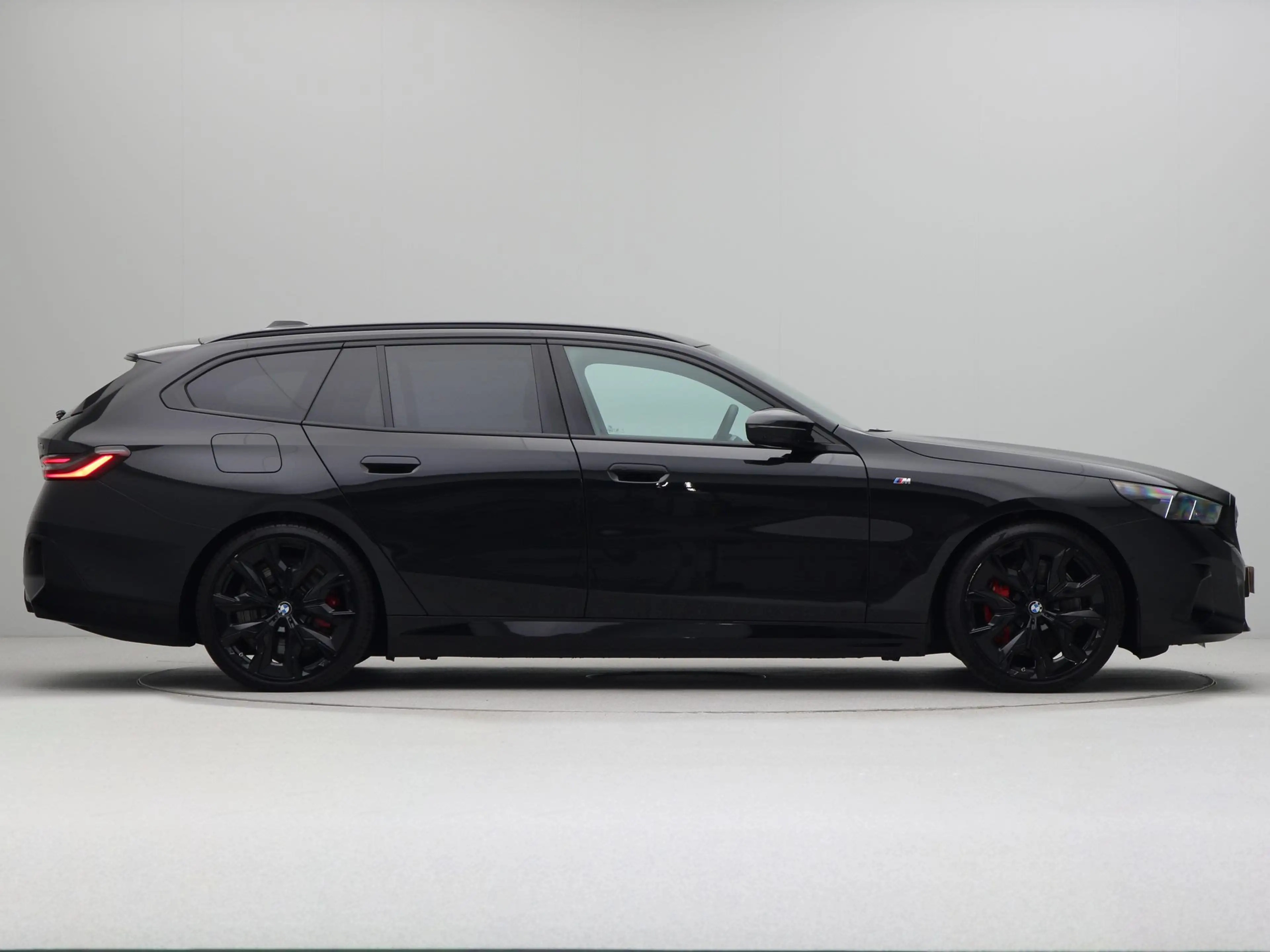 BMW i5 Touring M60 xDrive 84 kWh — photo 4