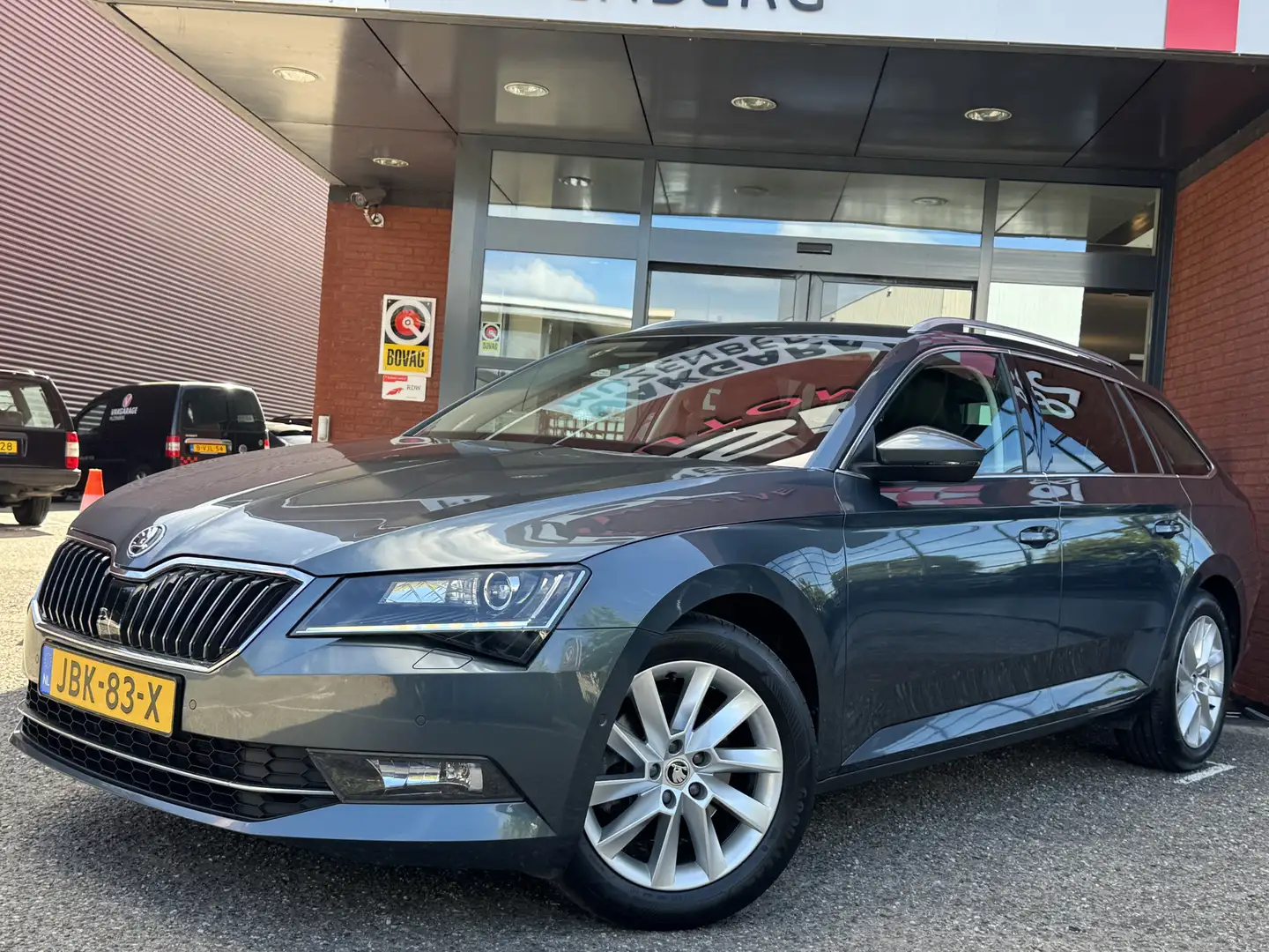 Skoda Superb Combi 1.5 TSI ACT Style Business // LED // KEYLESS Grijs - 2