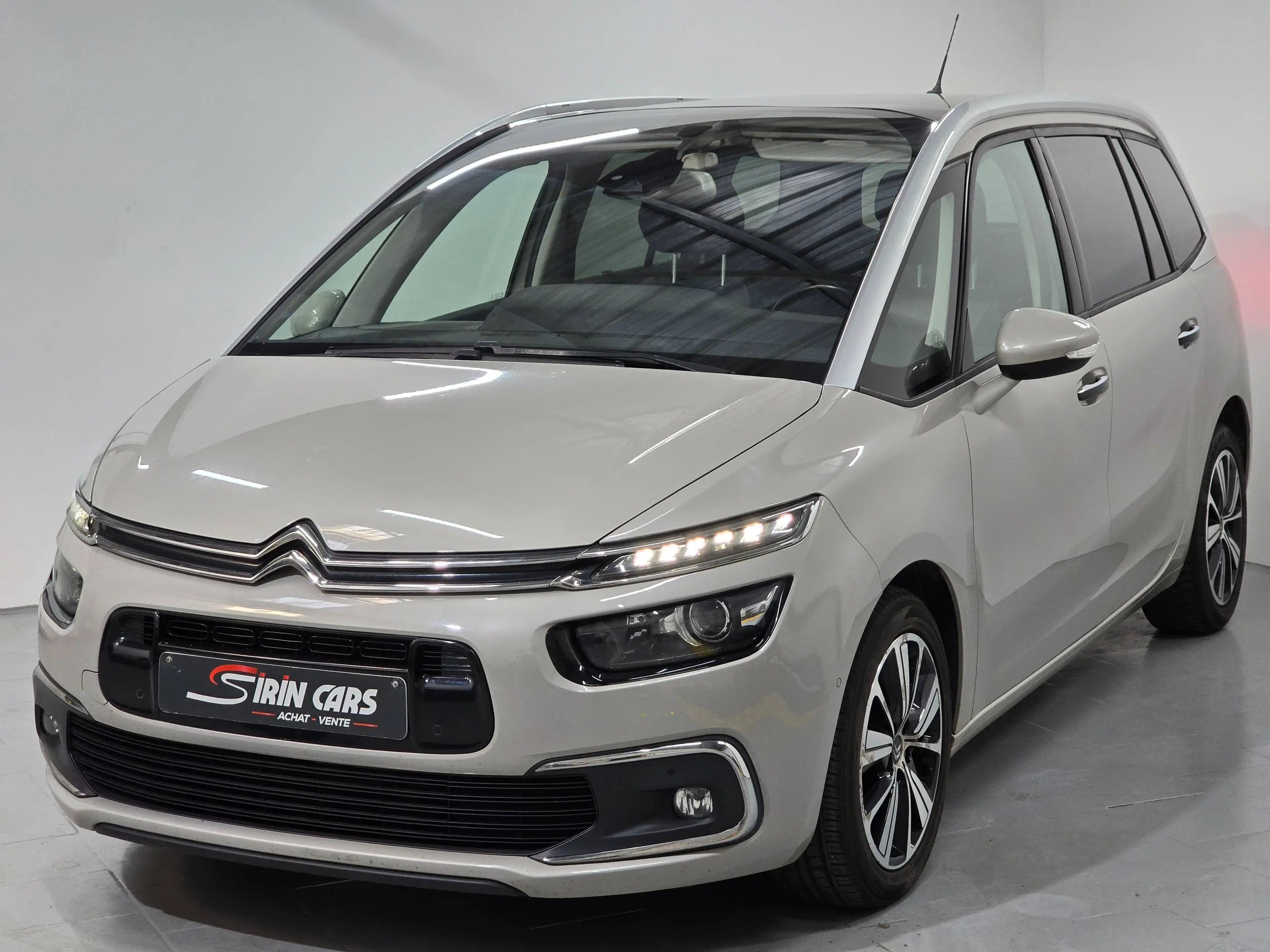 Citroen Grand C4 Picasso 2.0BlueHDI | 7places | Toit panoramique | Keyless | GARANTIE 12M — photo 4