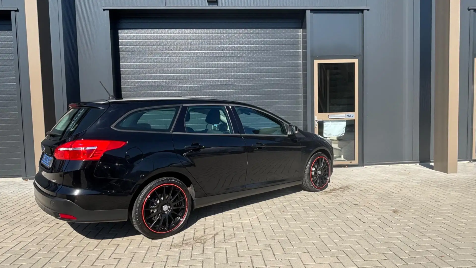 Ford Focus Wagon 1.0 EcoBoost Trend | AIRCO | NW APK | SYNC | Noir - 2