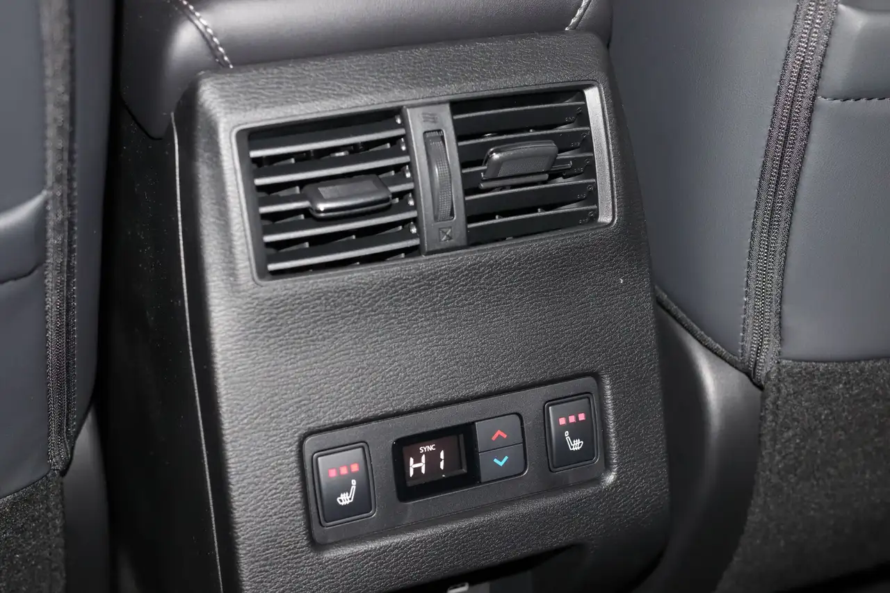 Mitsubishi Outlander снимка Mitsubishi Outlander