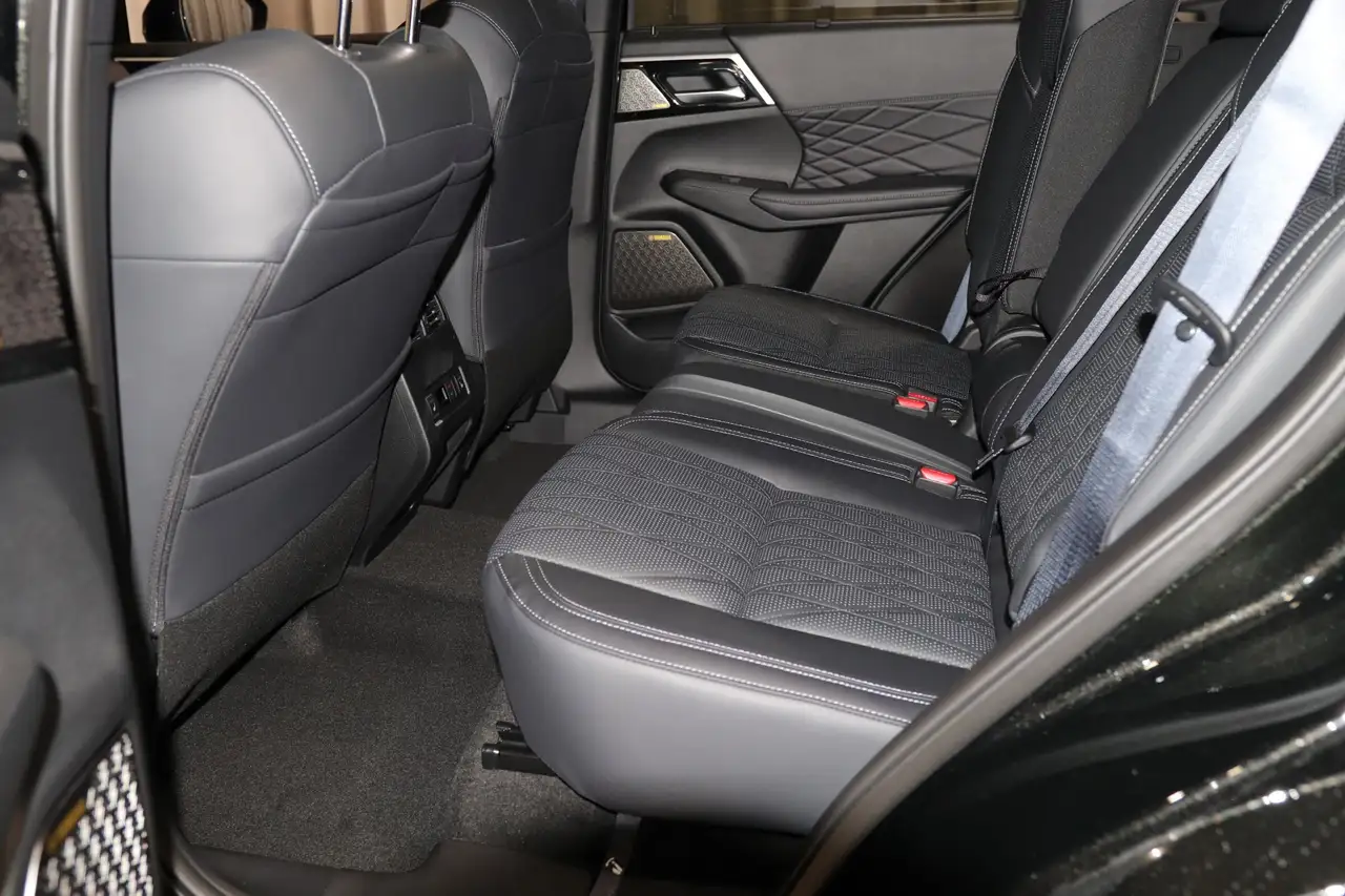 Mitsubishi Outlander снимка Mitsubishi Outlander